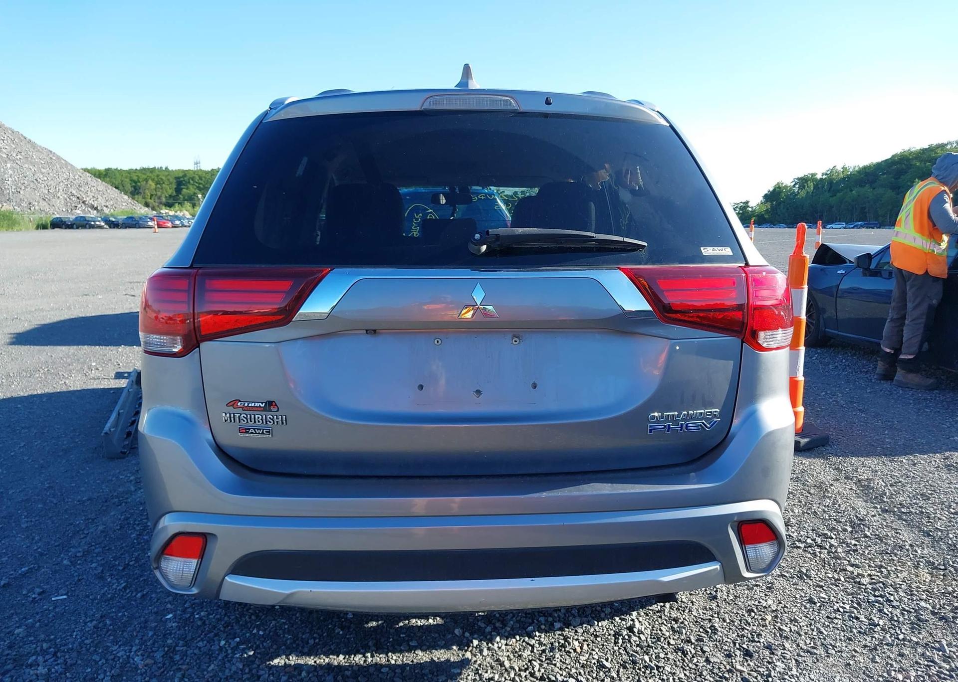 2018 MITSUBISHI OUTLANDER SE
