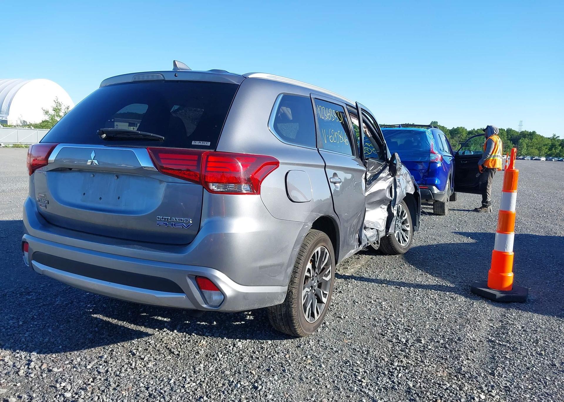 2018 MITSUBISHI OUTLANDER SE