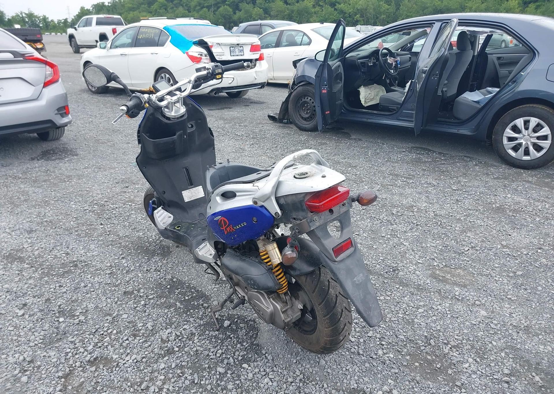 2010 GENUINE SCOOTER CO. ROUGHHOUSE 50
