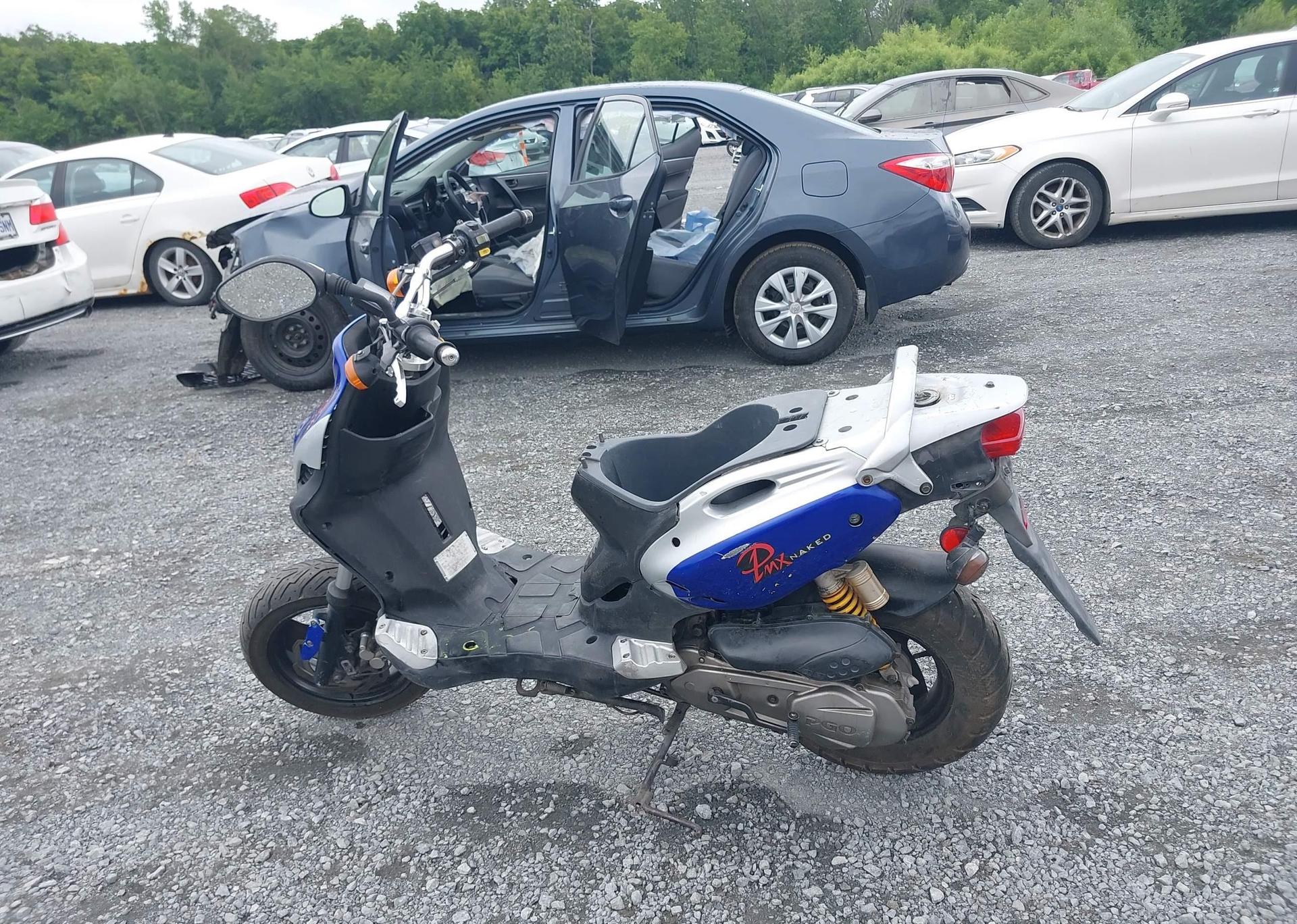 2010 GENUINE SCOOTER CO. ROUGHHOUSE 50