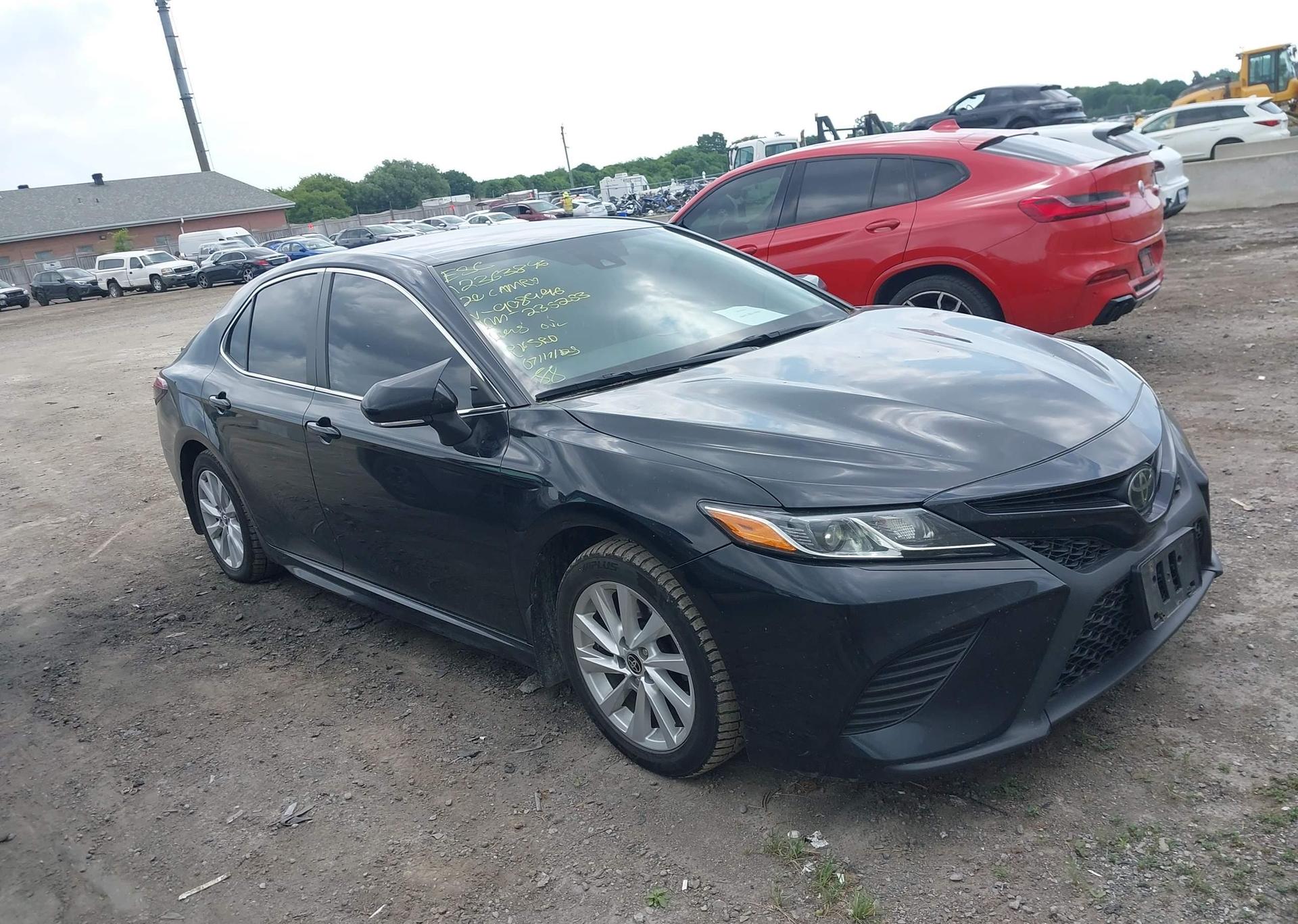 2020 TOYOTA CAMRY SE