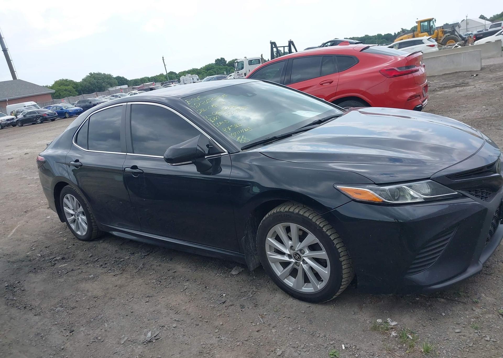 2020 TOYOTA CAMRY SE