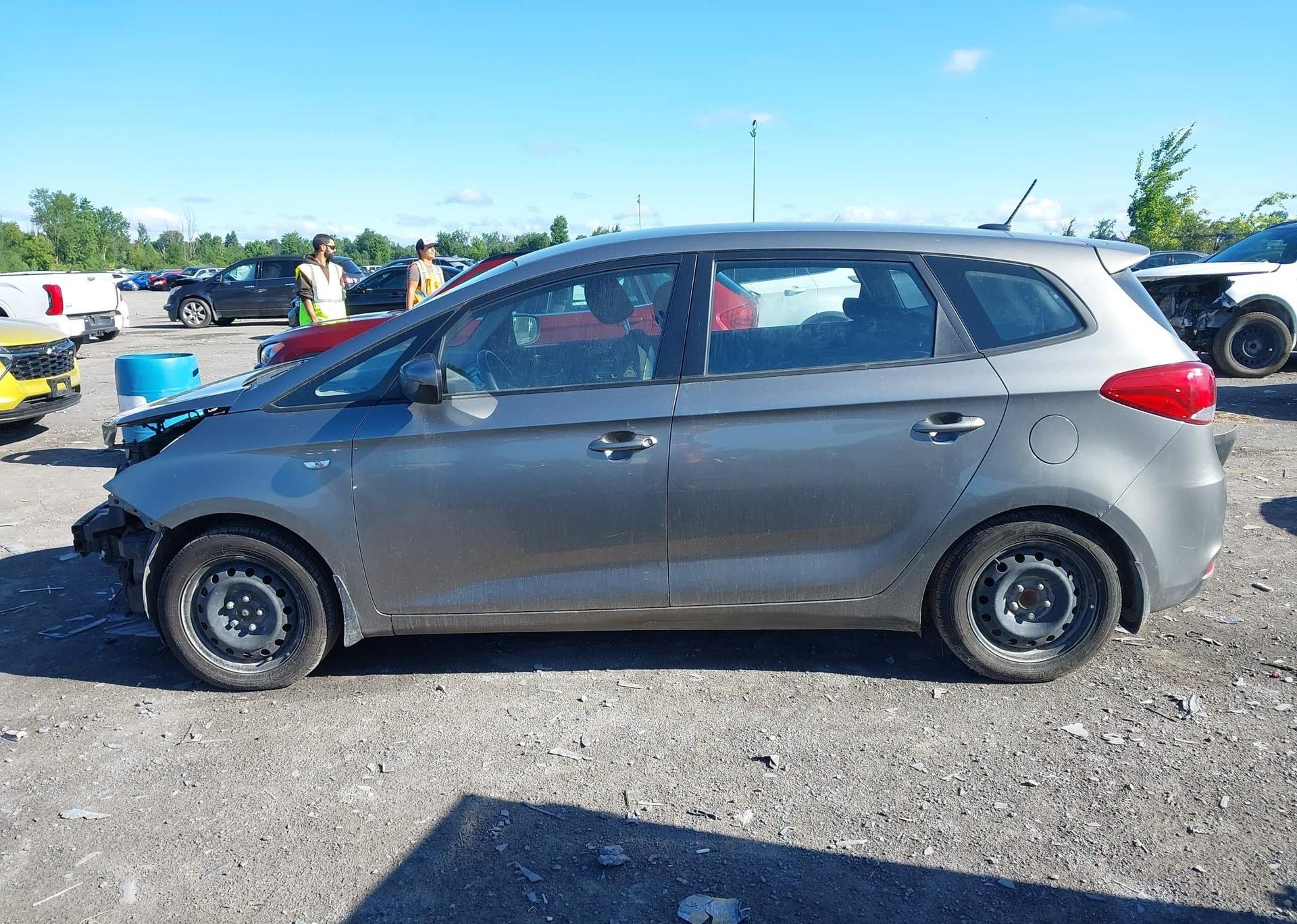 2014 KIA RONDO