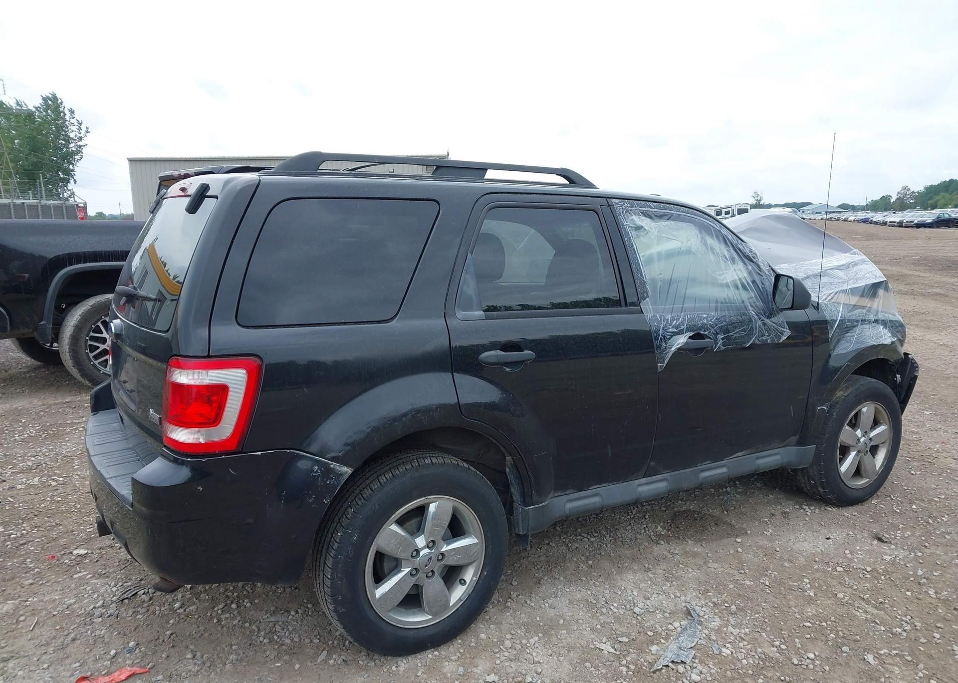 2011 FORD ESCAPE XLT