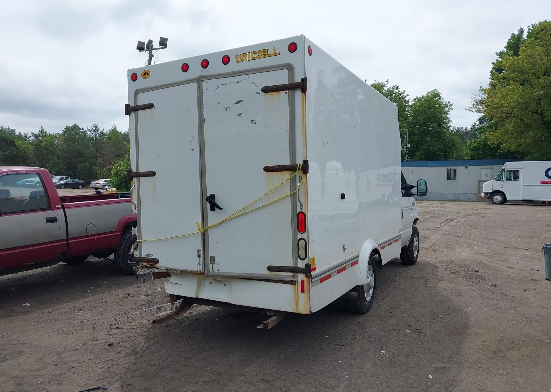 2011 FORD E-350 CUTAWAY