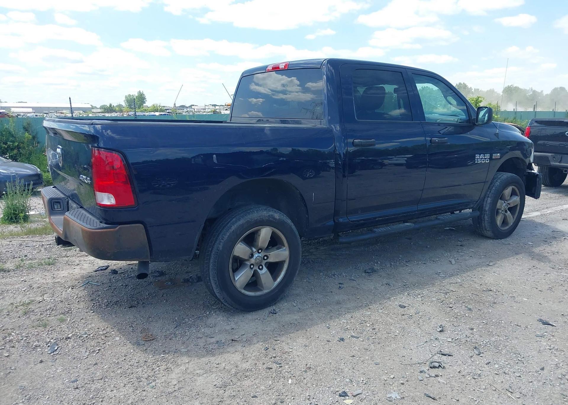 2015 RAM 1500 ST