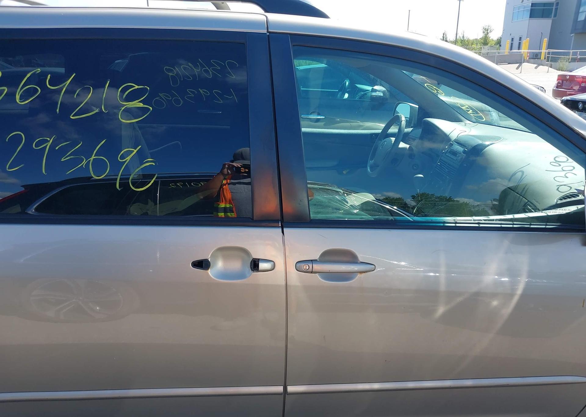 2005 TOYOTA SIENNA CE