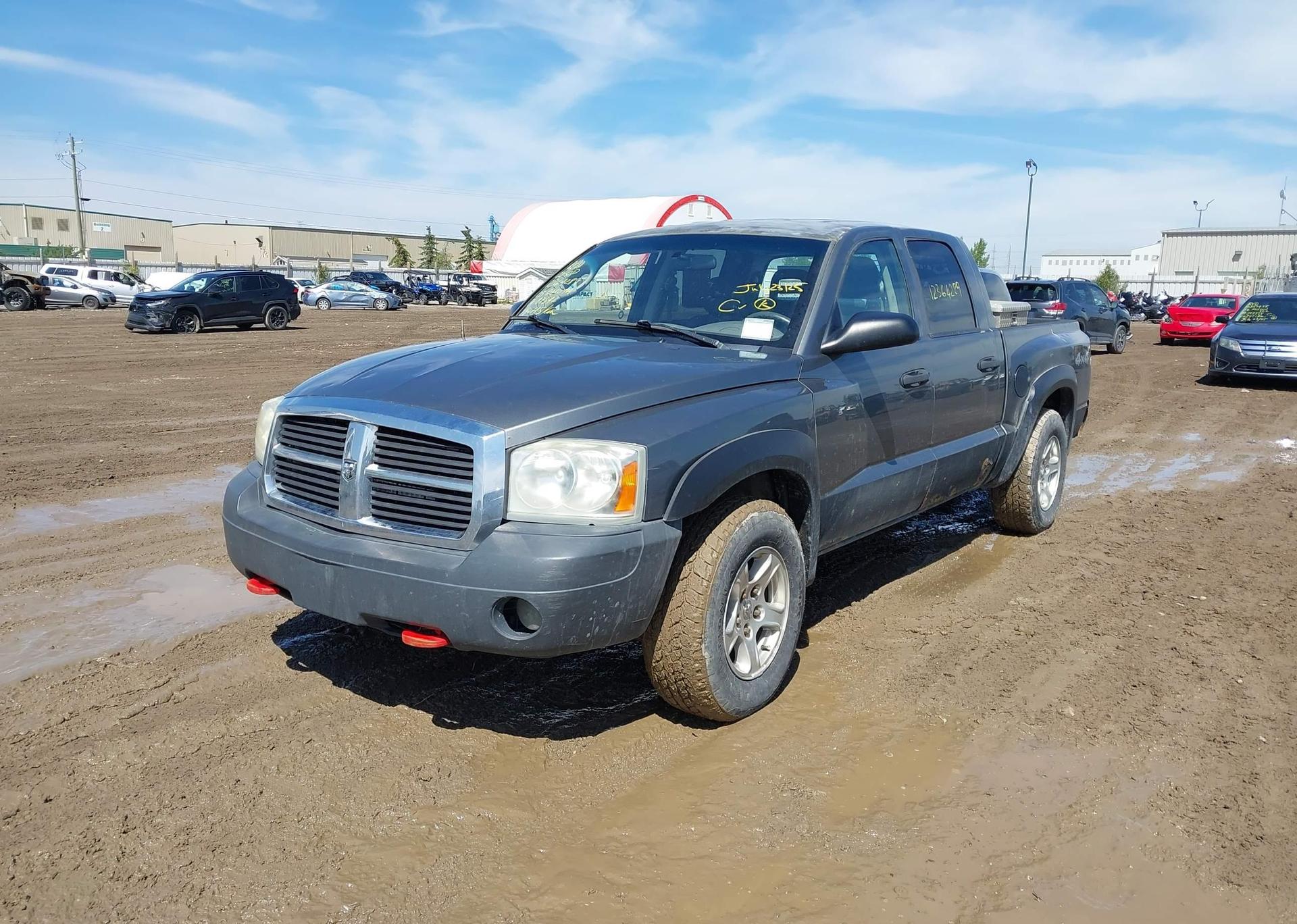 2005 DODGE DAKOTA ST