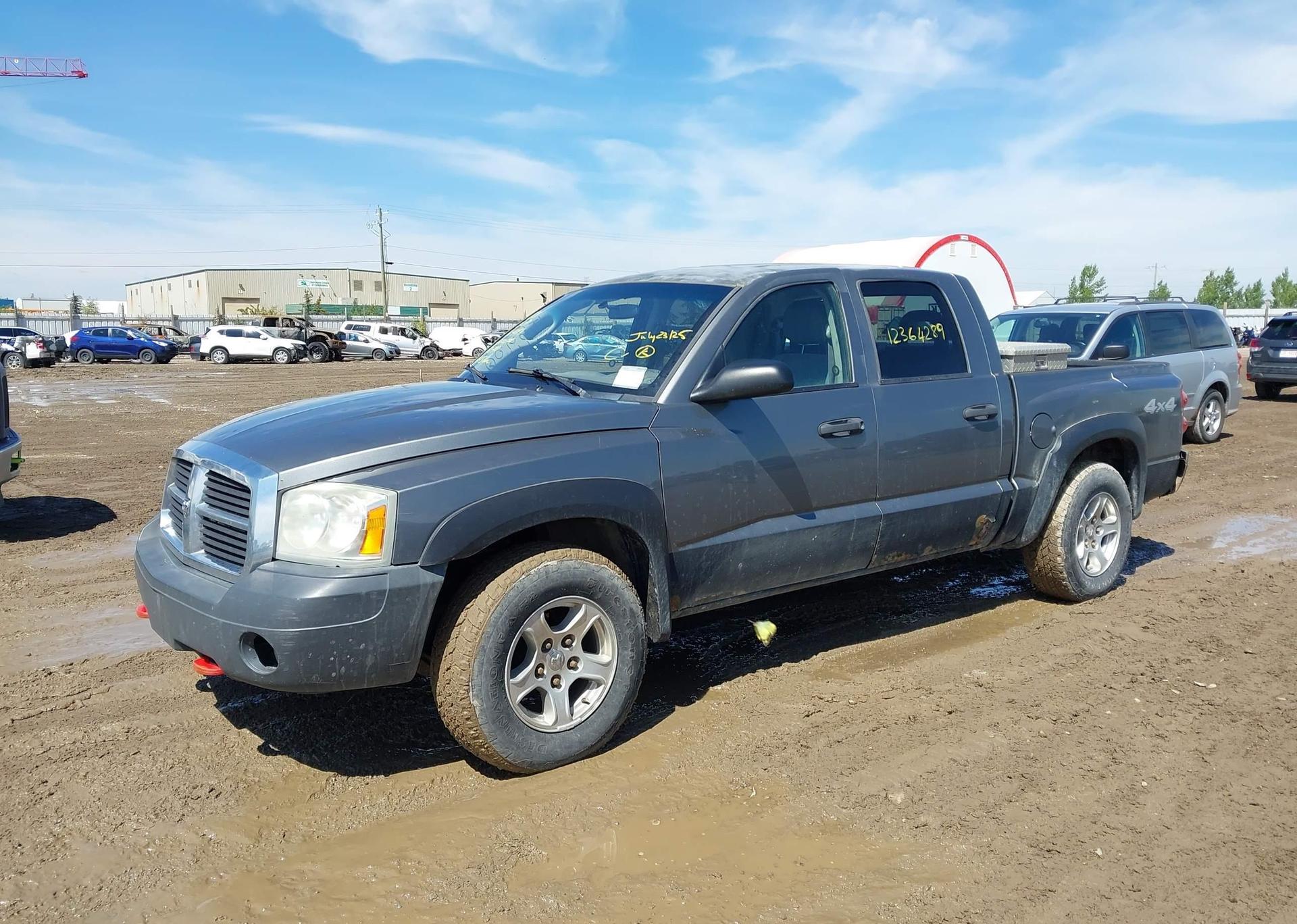 2005 DODGE DAKOTA ST