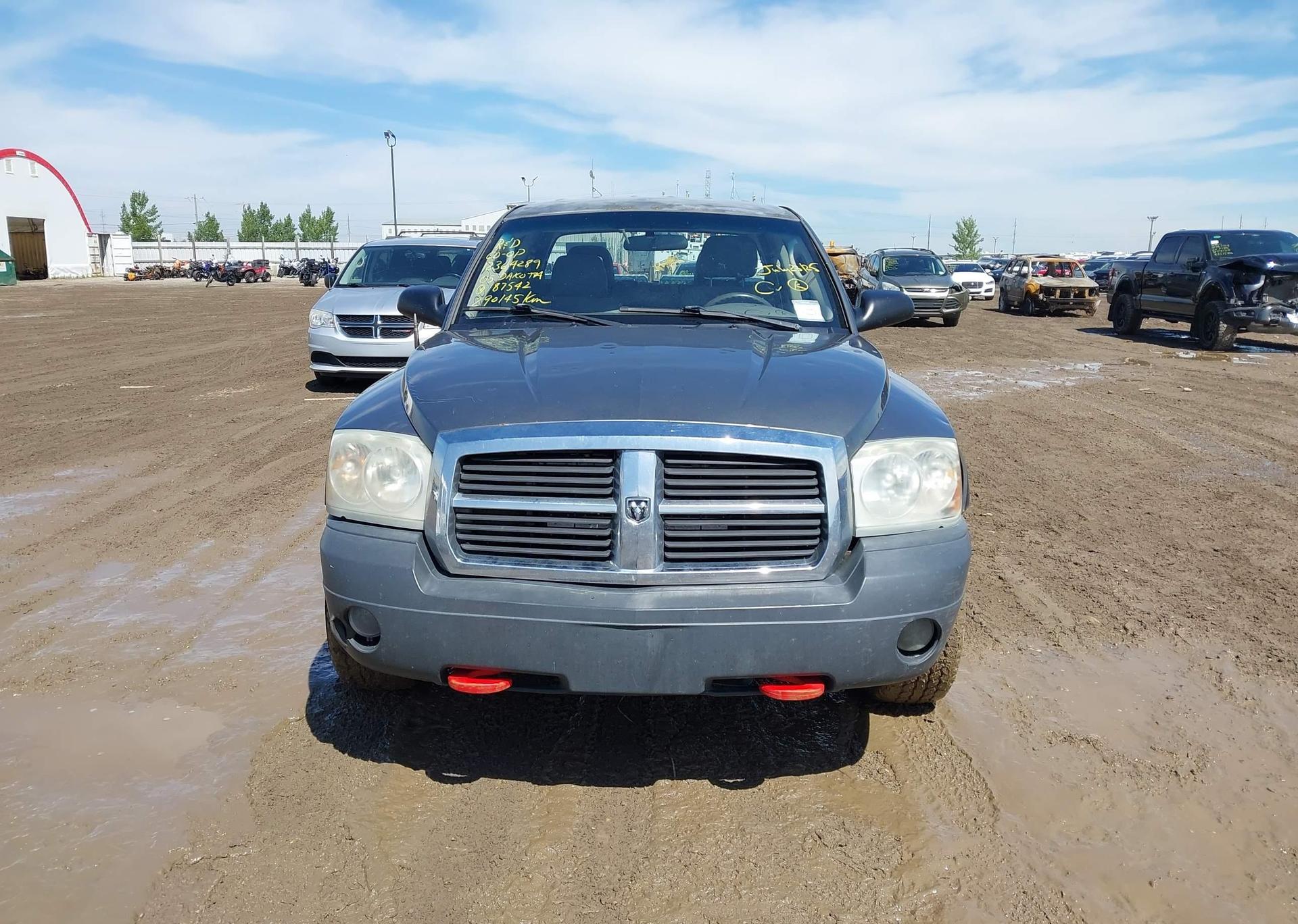 2005 DODGE DAKOTA ST