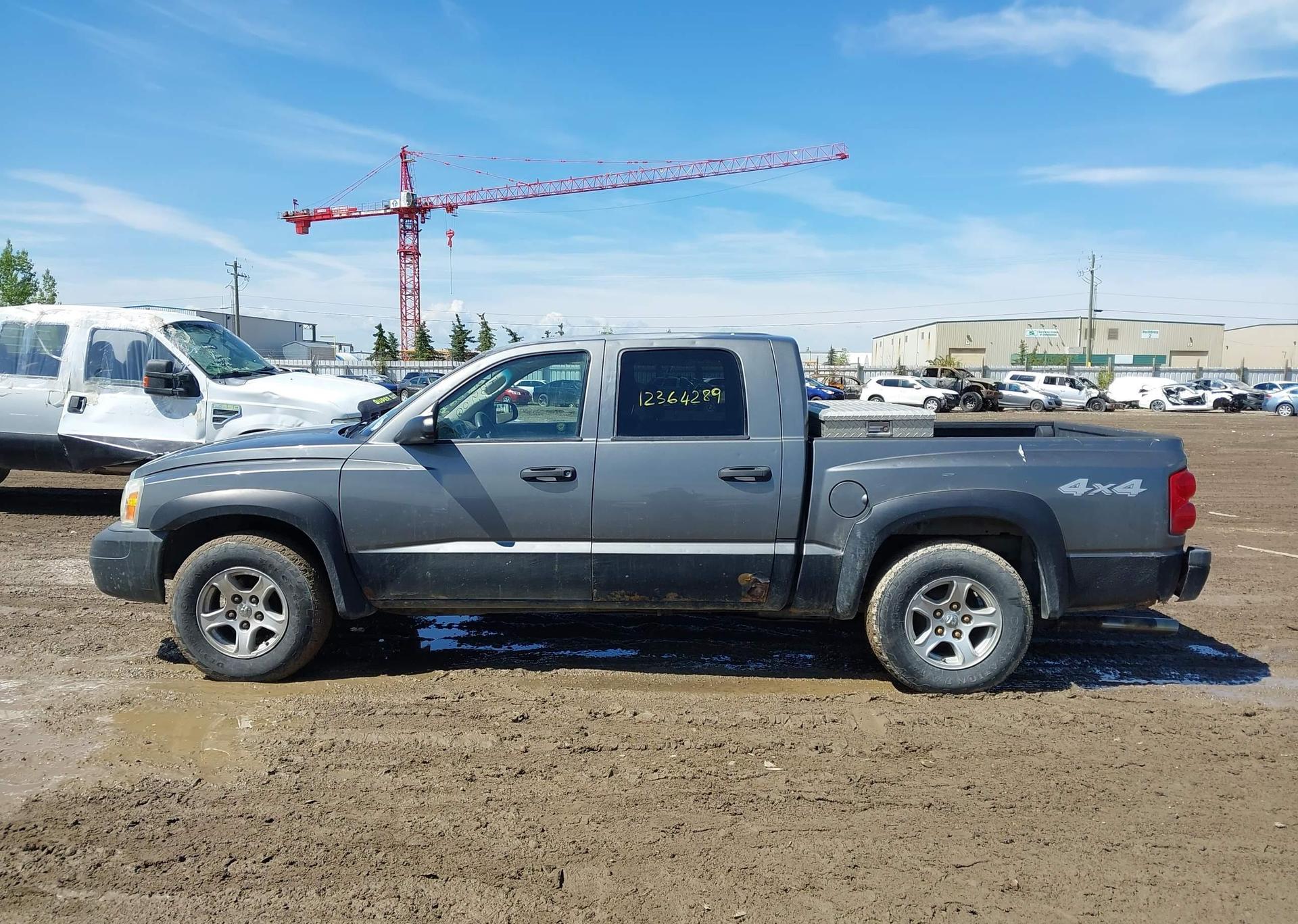 2005 DODGE DAKOTA ST