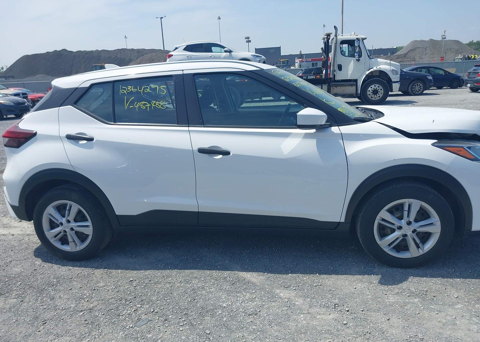 2021 NISSAN KICKS