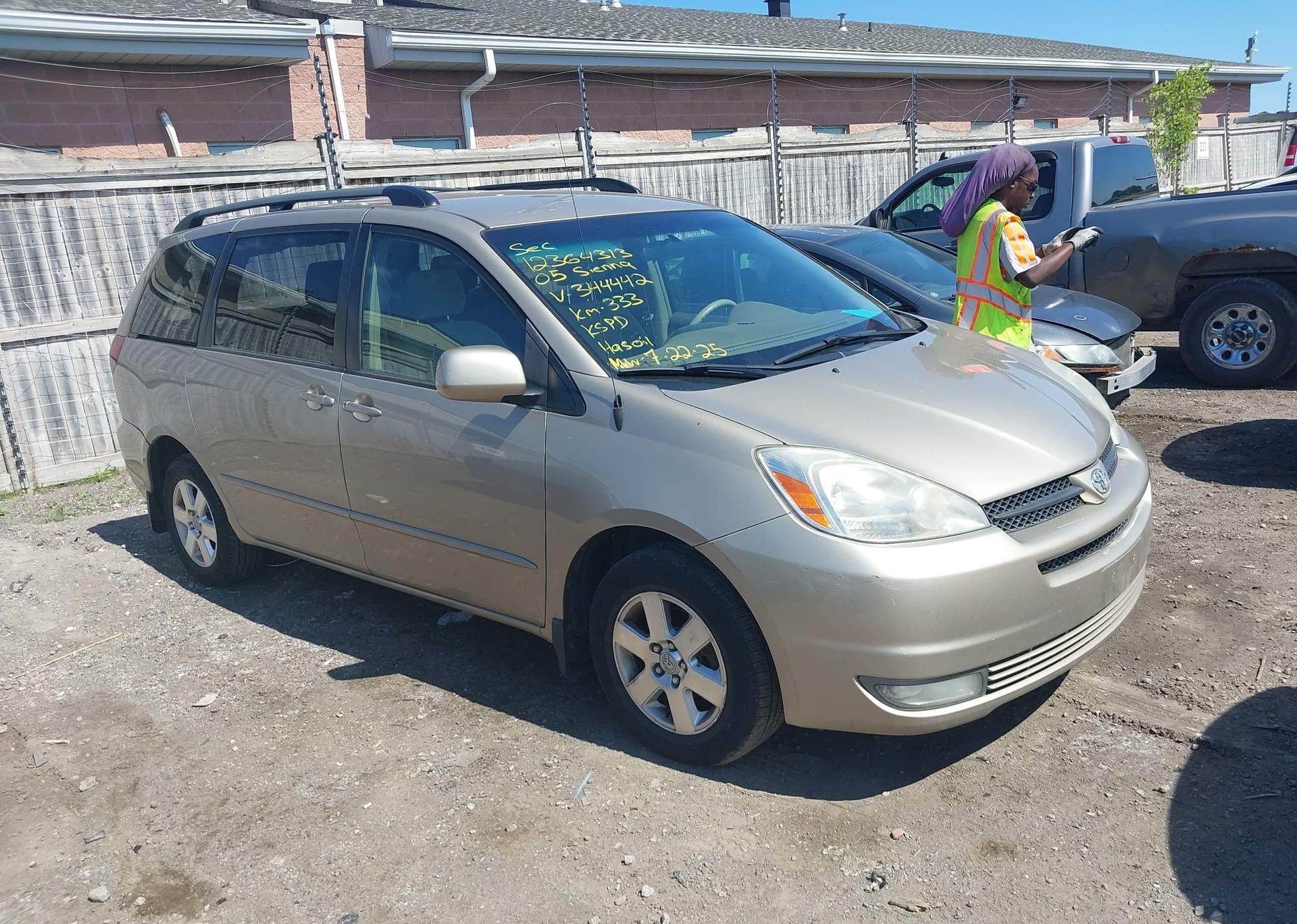 2005 TOYOTA SIENNA CE 7 PASSENGER