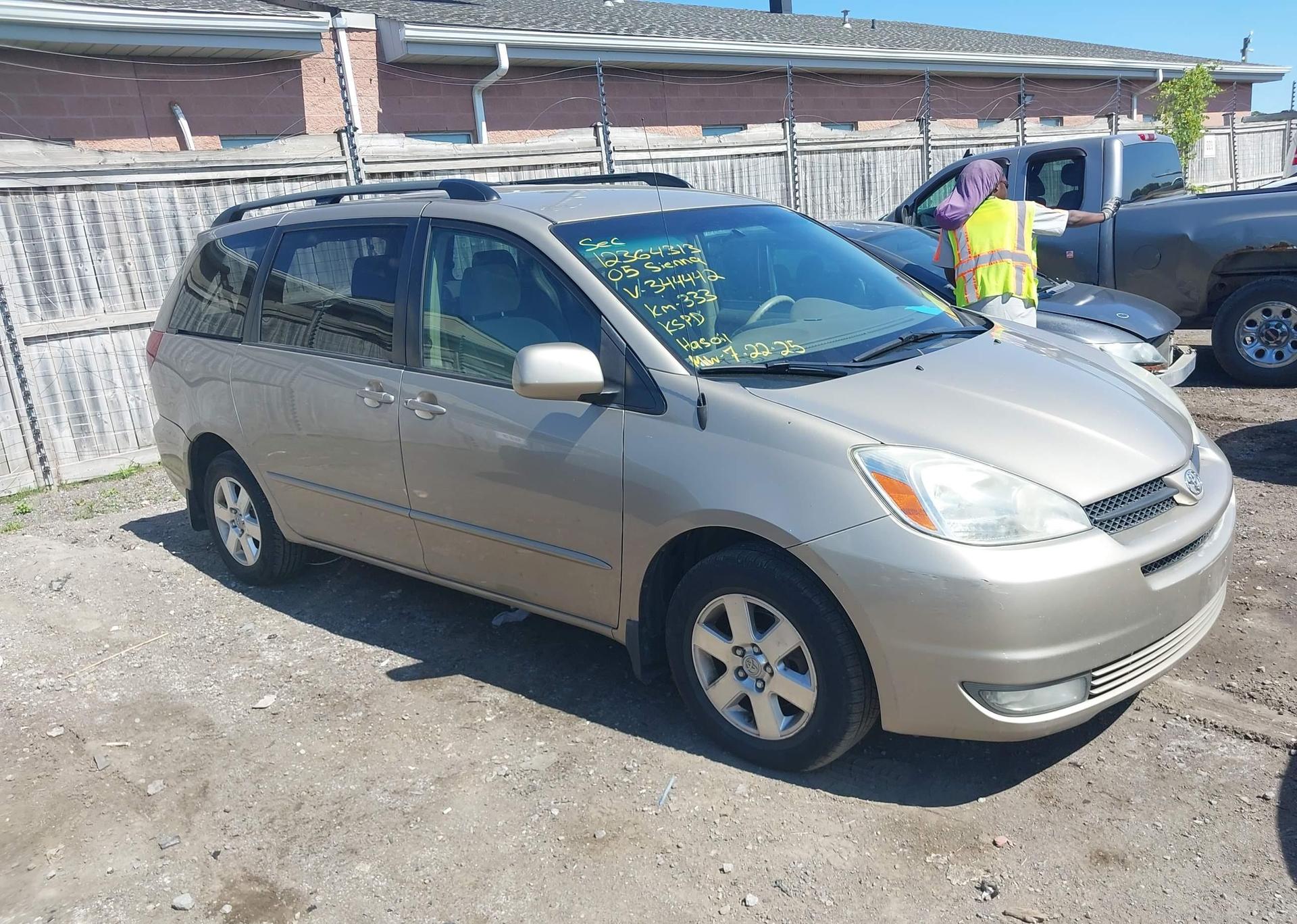 2005 TOYOTA SIENNA CE 7 PASSENGER