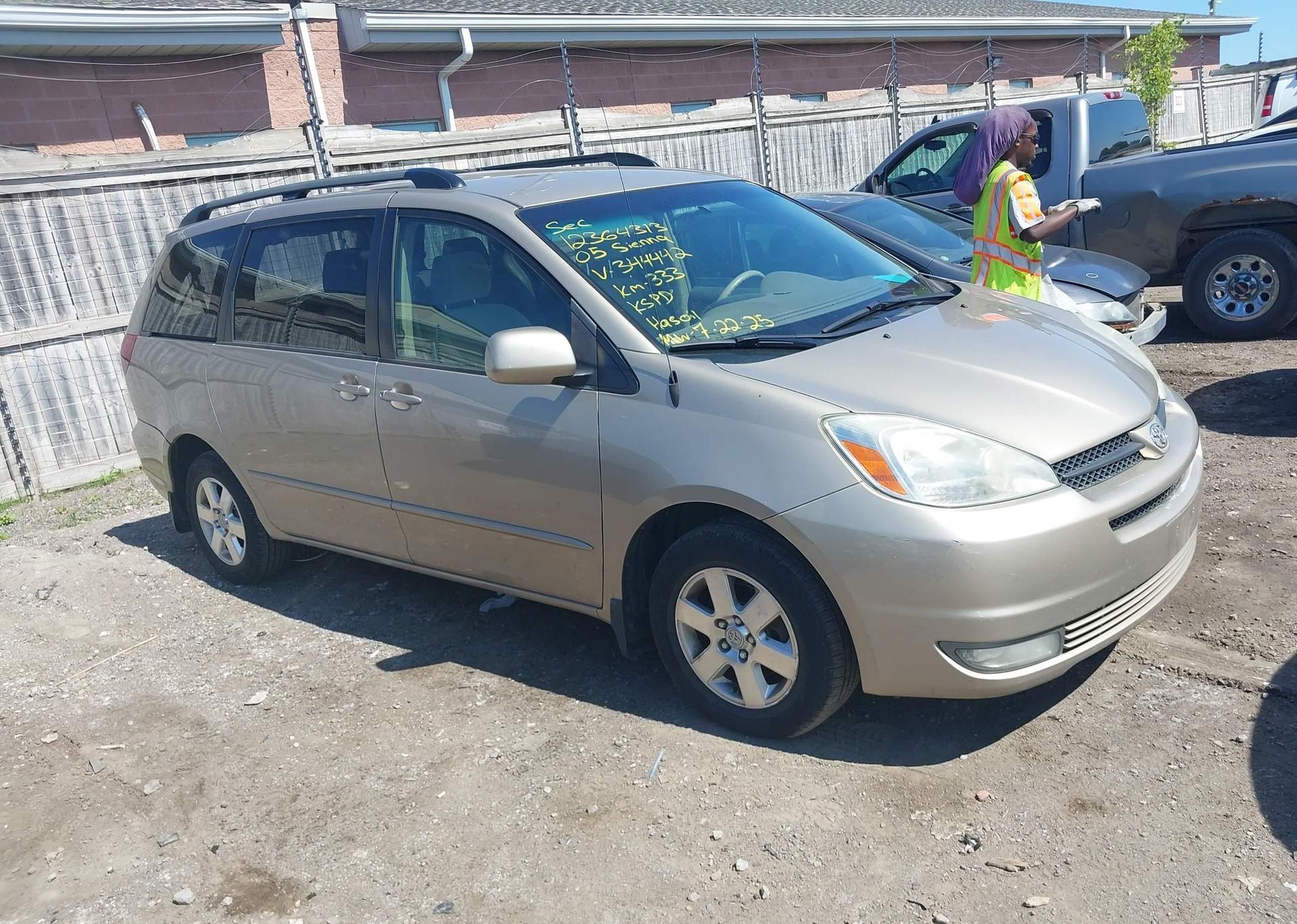 2005 TOYOTA SIENNA CE 7 PASSENGER