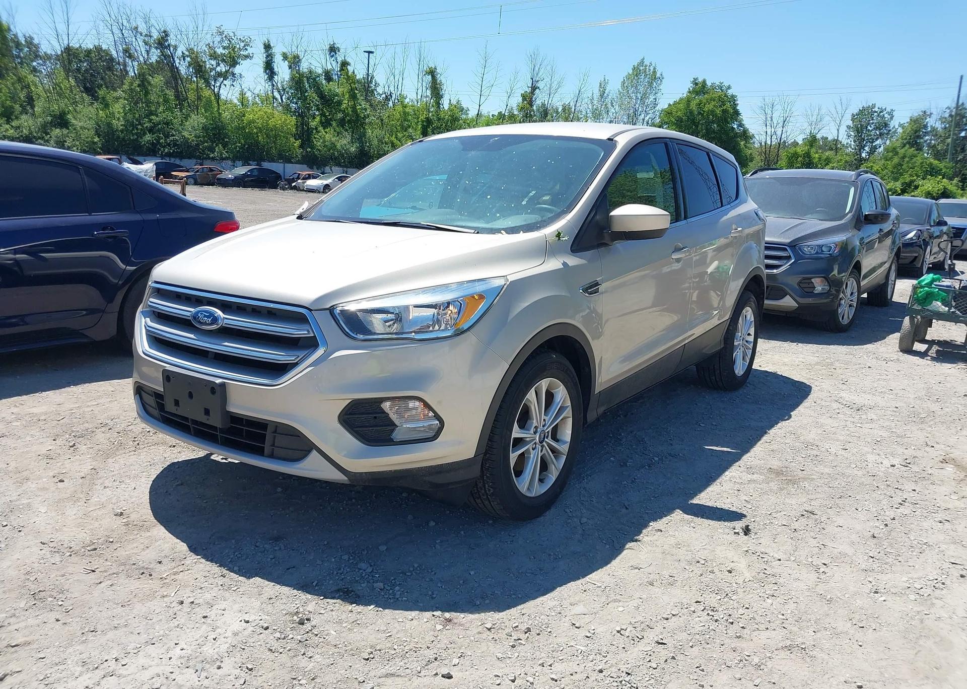 2017 FORD ESCAPE SE