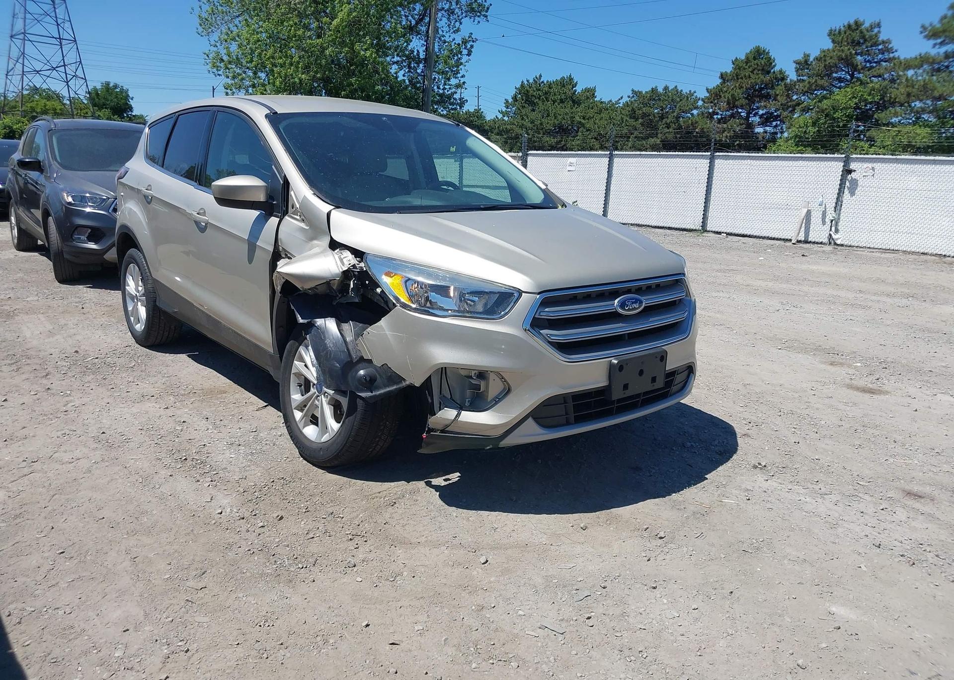 2017 FORD ESCAPE SE