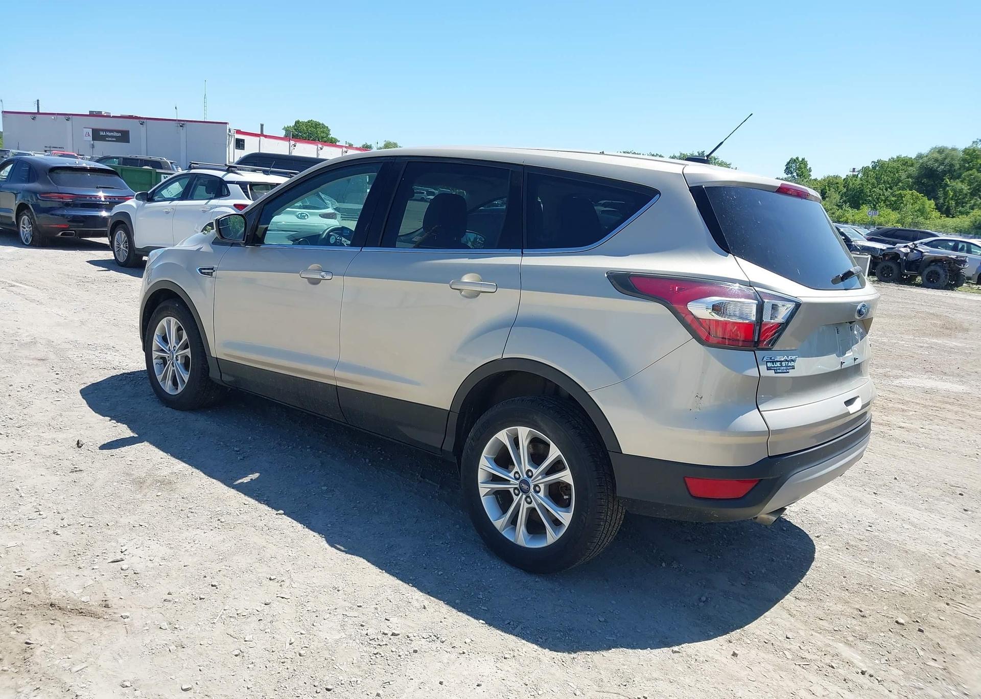 2017 FORD ESCAPE SE