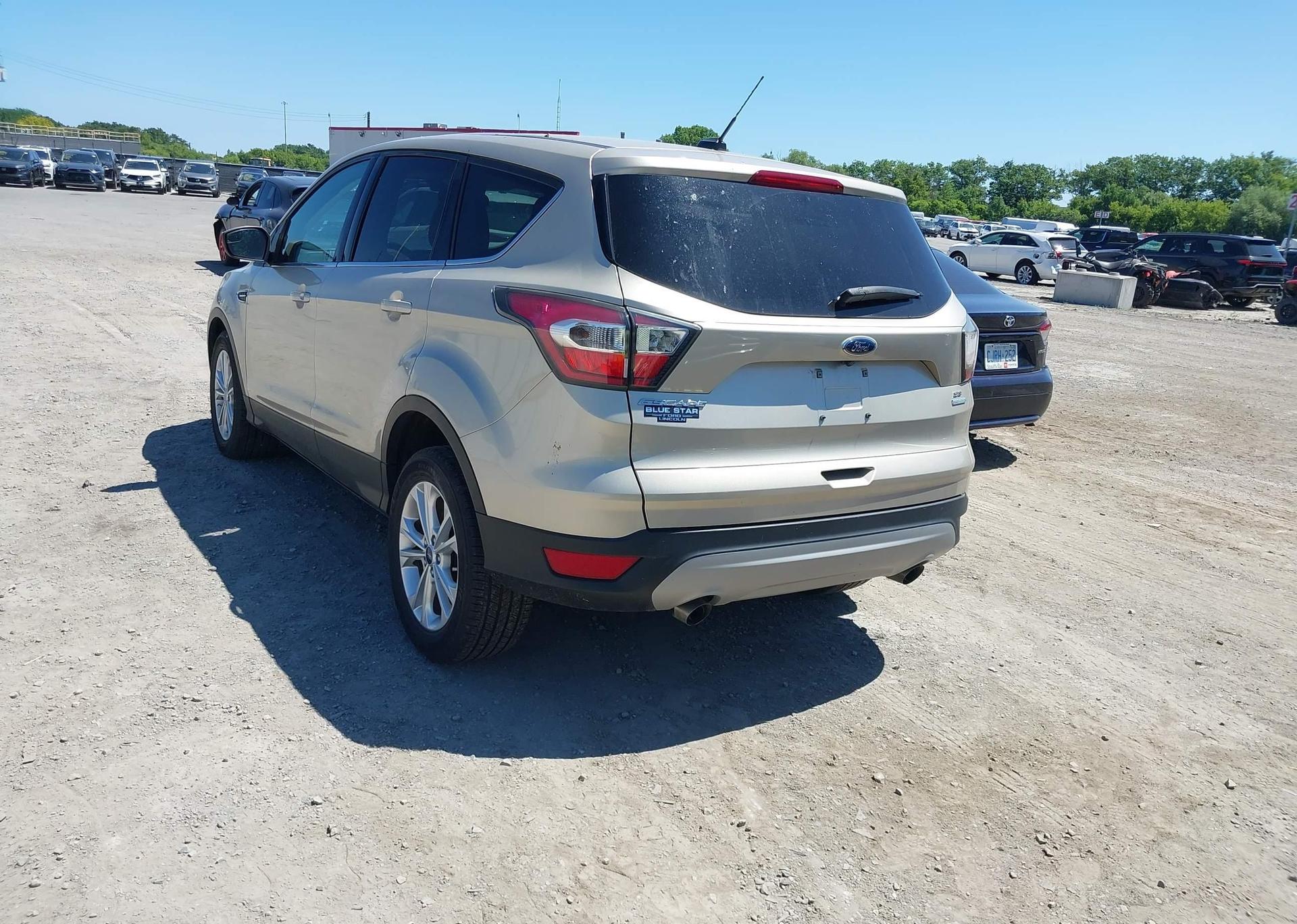 2017 FORD ESCAPE SE