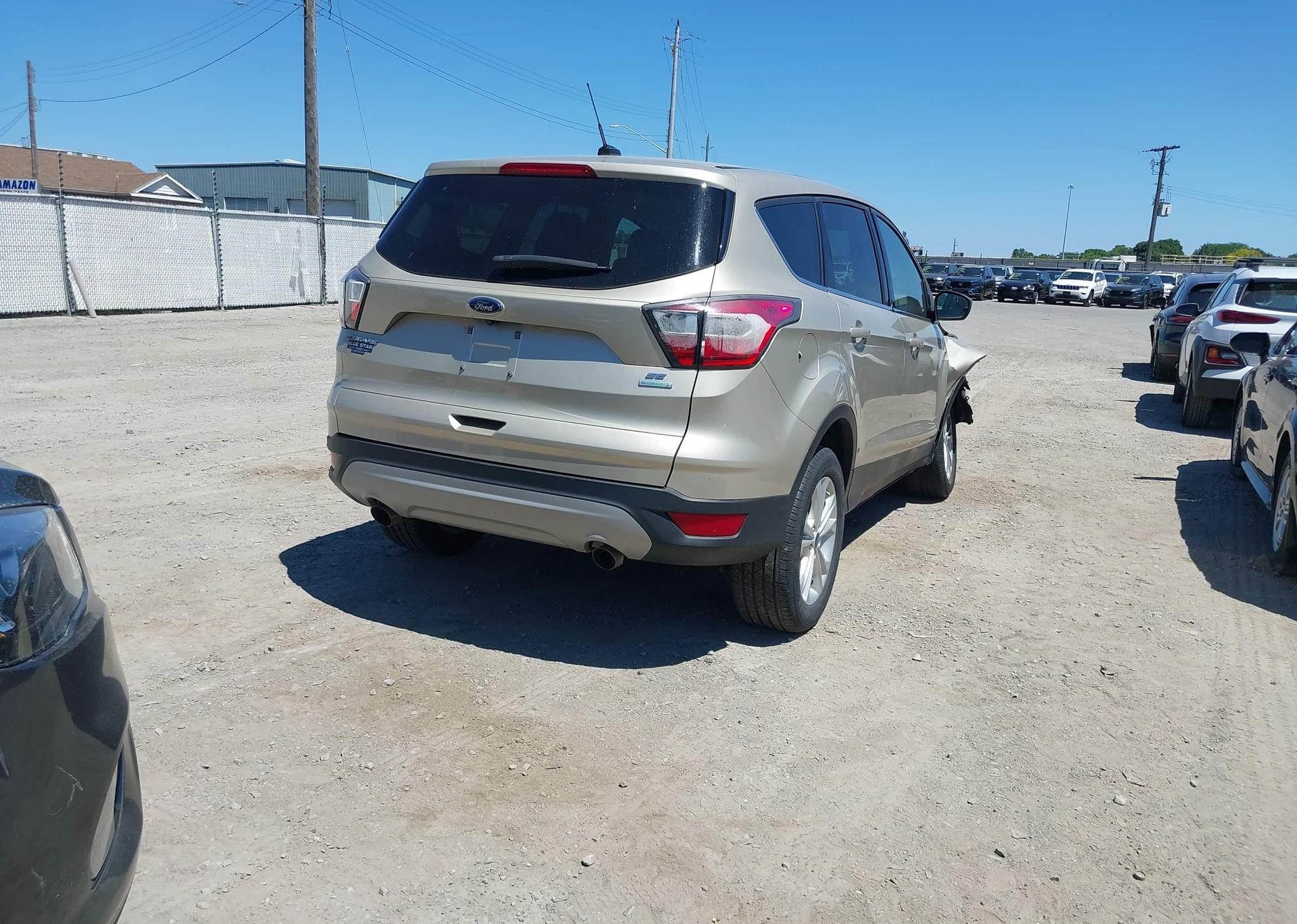 2017 FORD ESCAPE SE