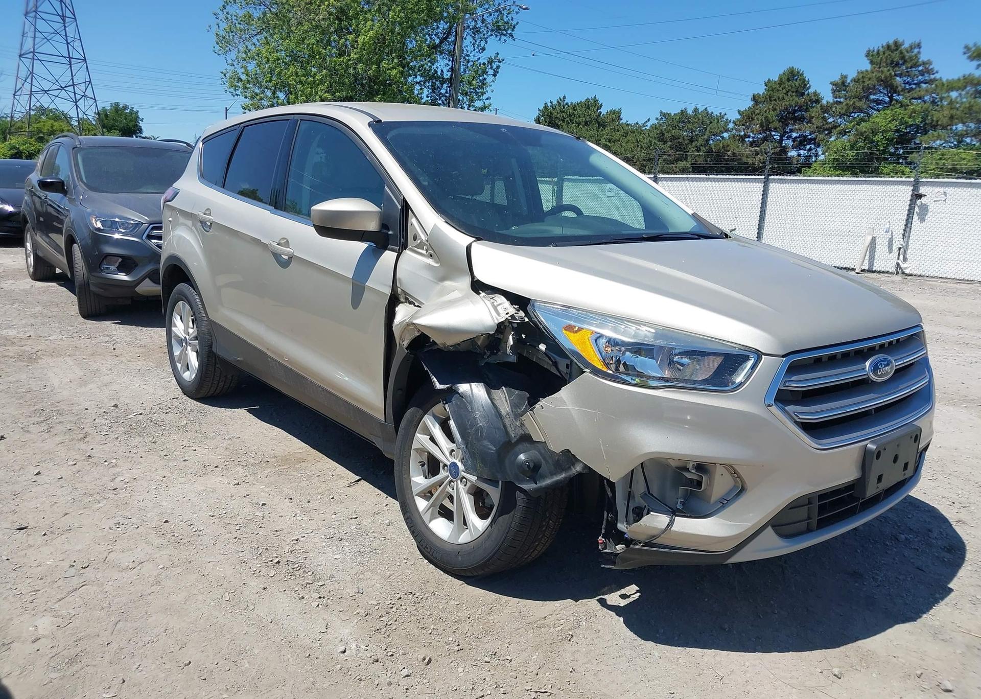 2017 FORD ESCAPE SE