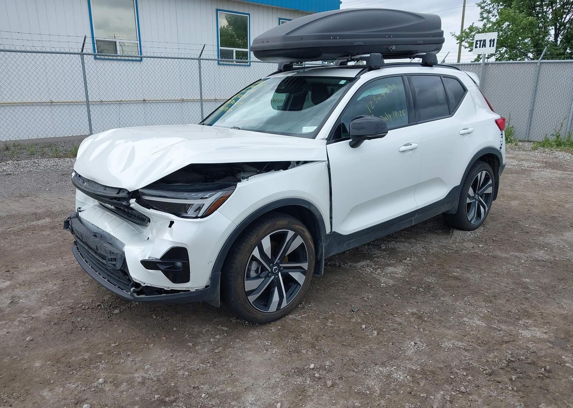 2024 VOLVO XC40 B5 PLUS DARK THEME