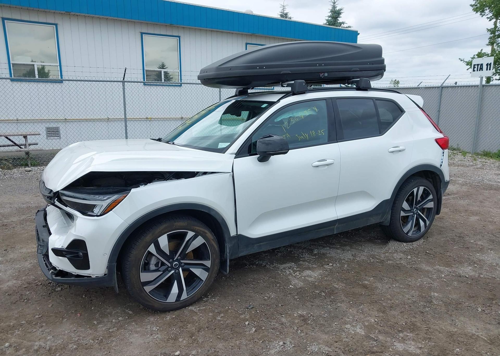 2024 VOLVO XC40 B5 PLUS DARK THEME