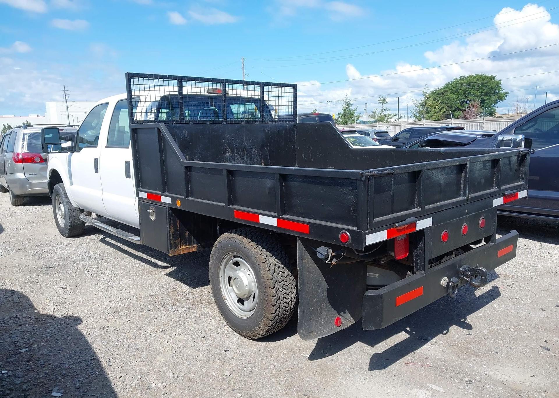 2015 FORD F-350 CHASSIS XL