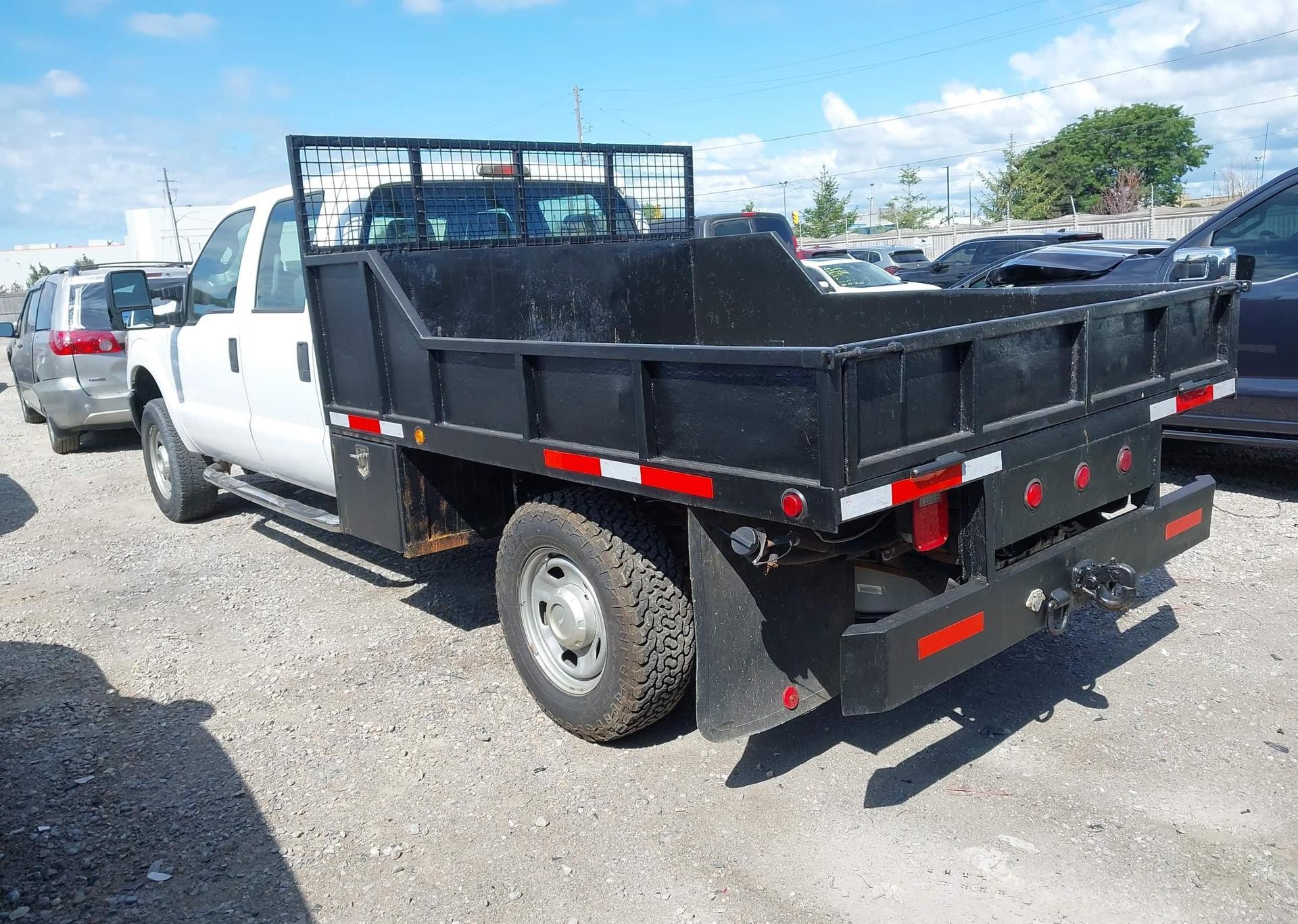2015 FORD F-350 CHASSIS XL