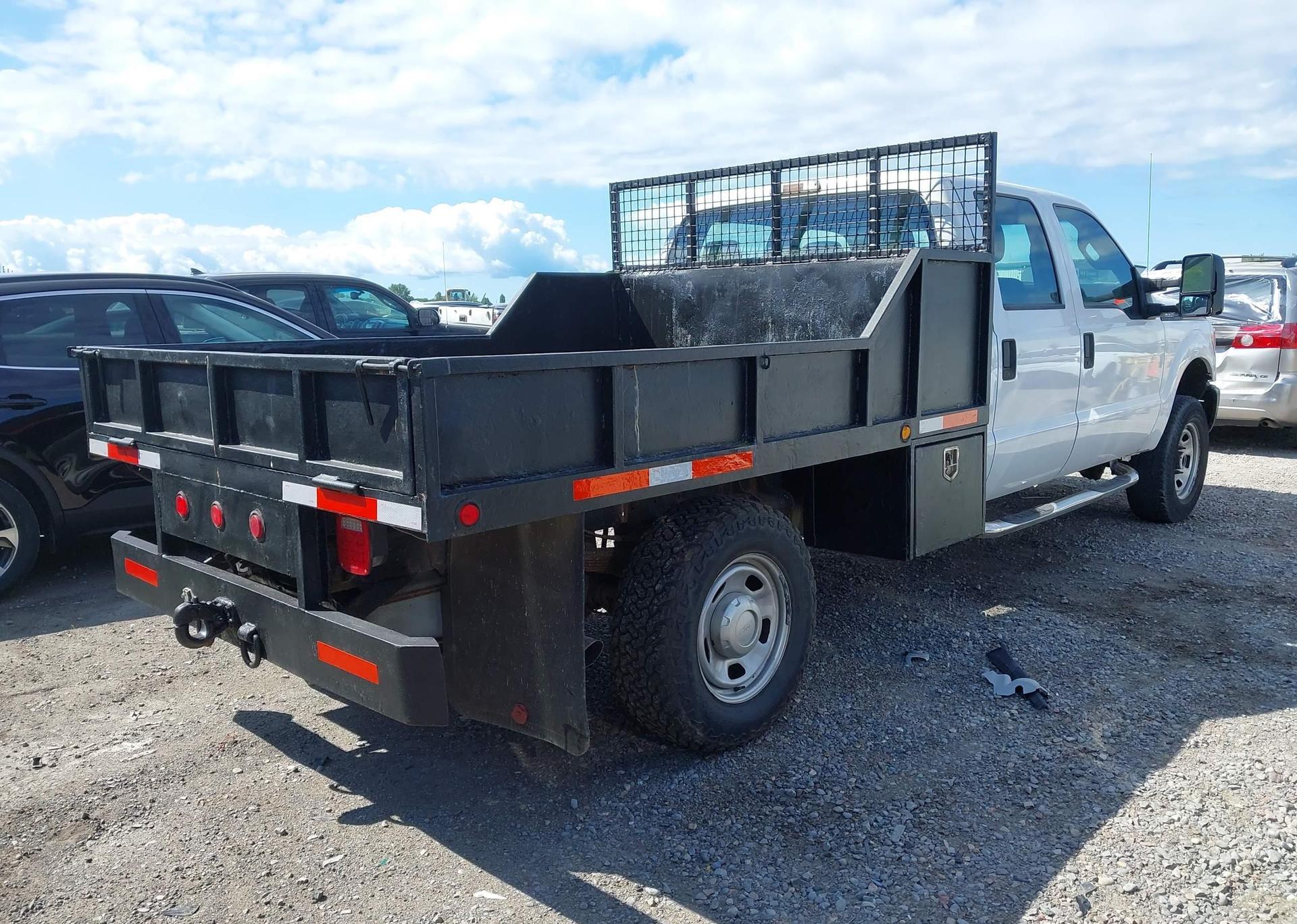 2015 FORD F-350 CHASSIS XL