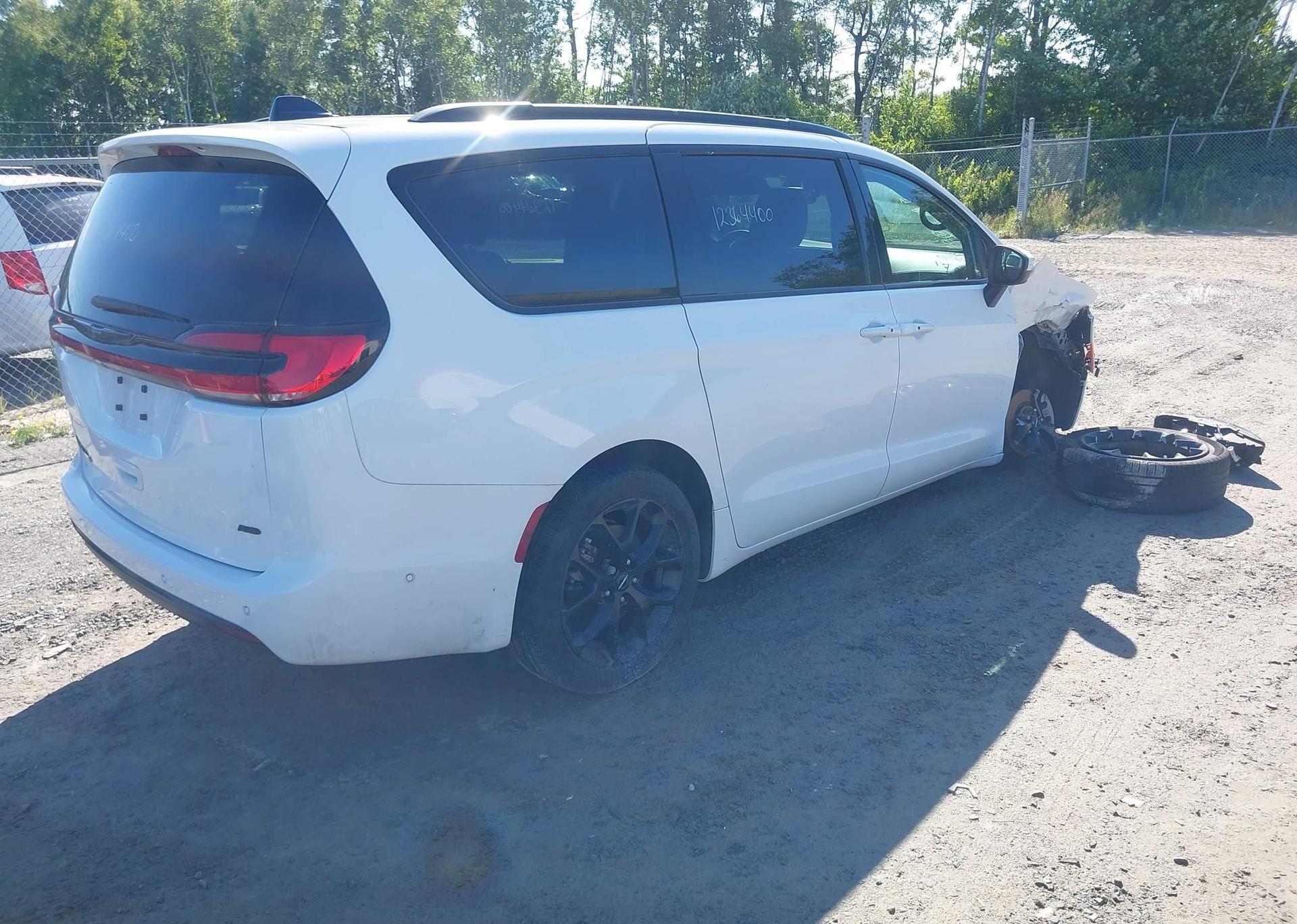 2023 CHRYSLER PACIFICA TOURING L AWD