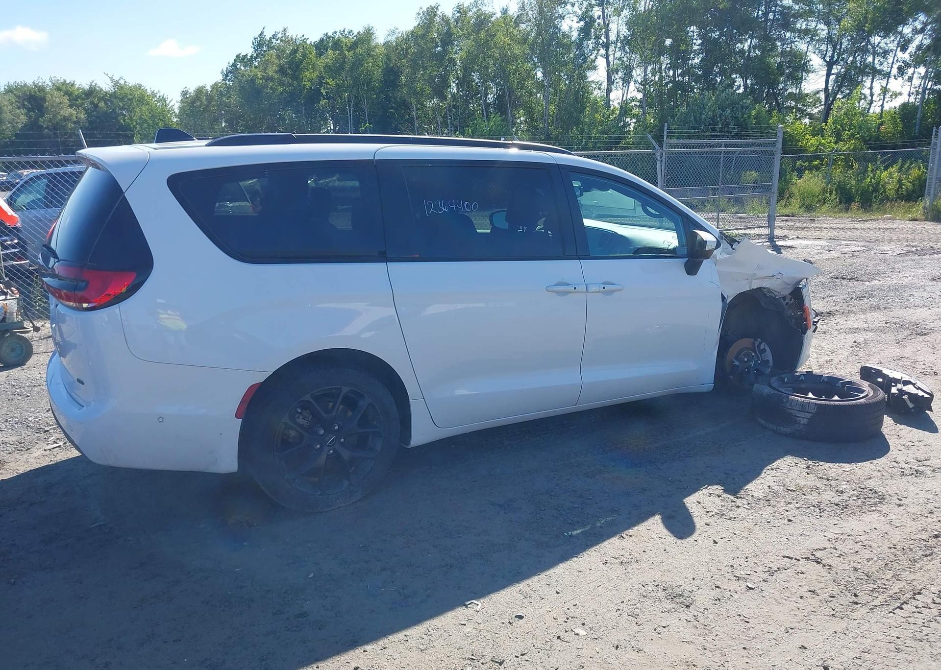 2023 CHRYSLER PACIFICA TOURING L AWD