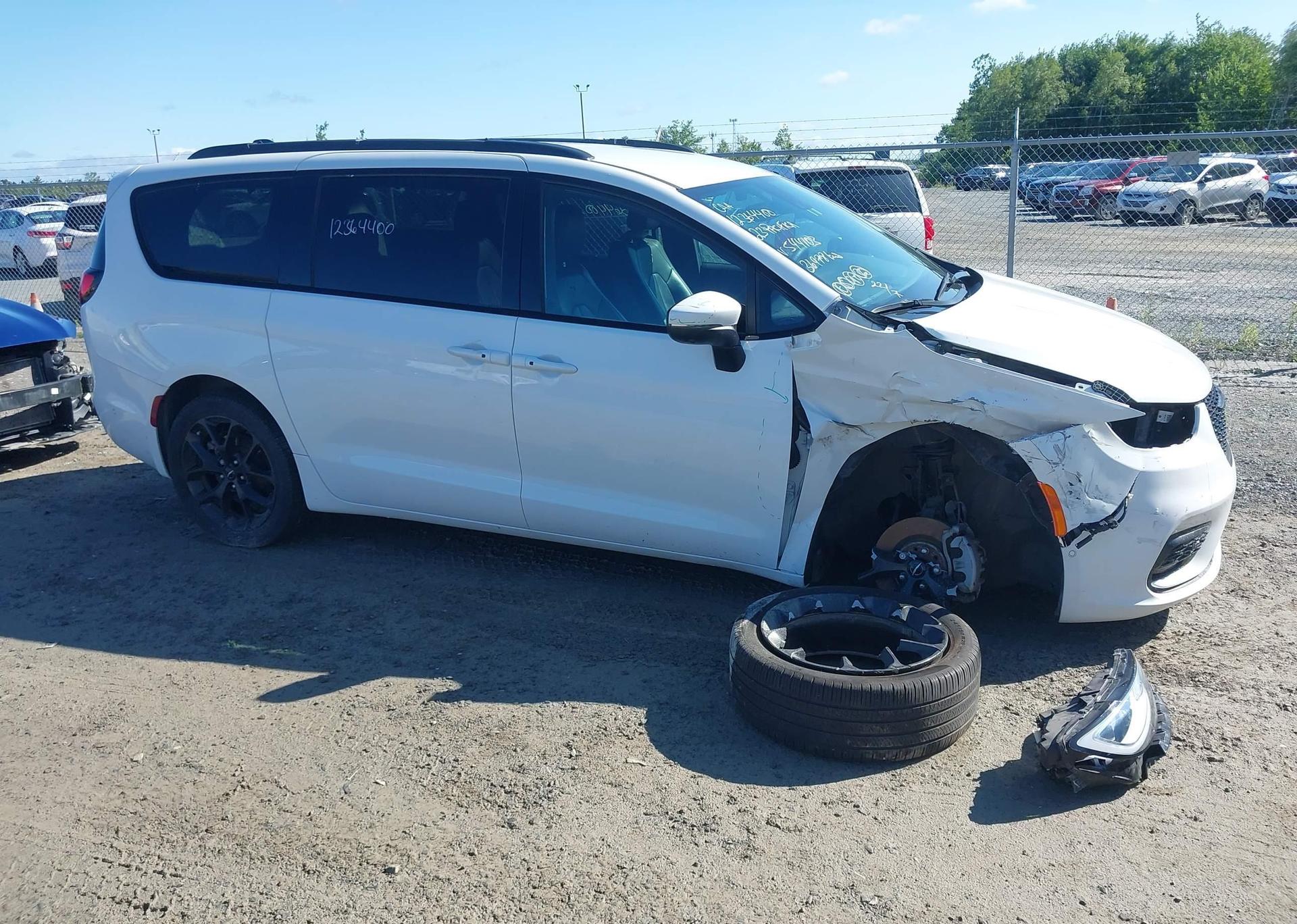 2023 CHRYSLER PACIFICA TOURING L AWD