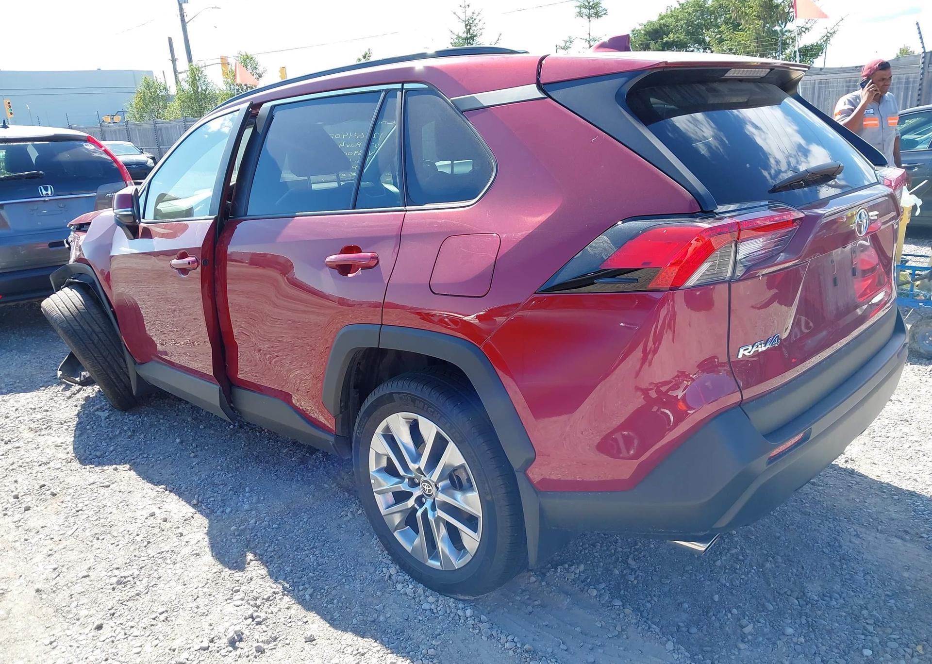 2023 TOYOTA RAV4 XLE