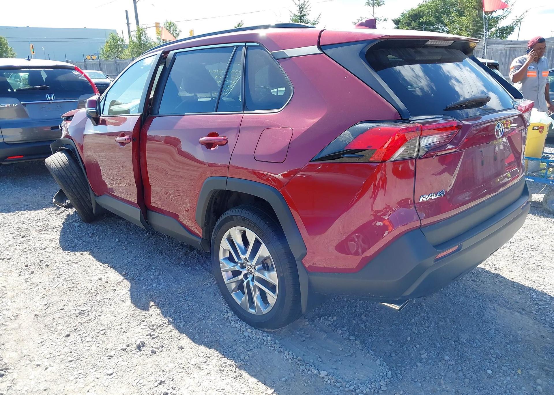 2023 TOYOTA RAV4 XLE