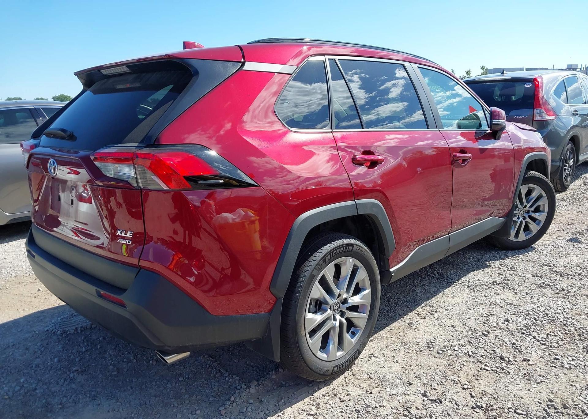 2023 TOYOTA RAV4 XLE