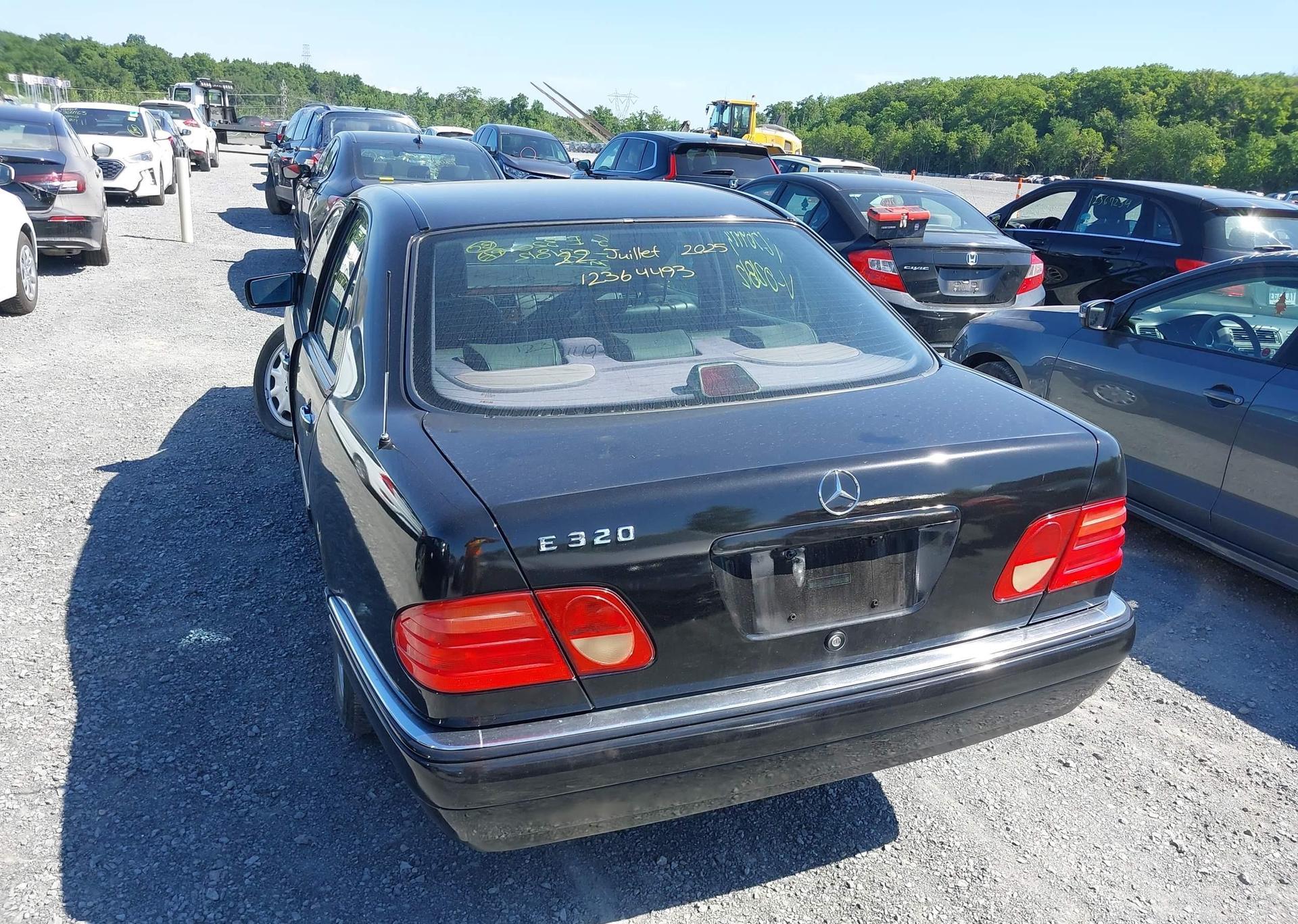 1996 MERCEDES-BENZ E 320
