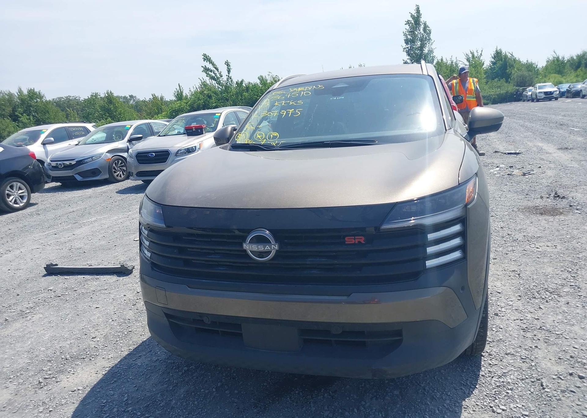 2025 NISSAN KICKS SR