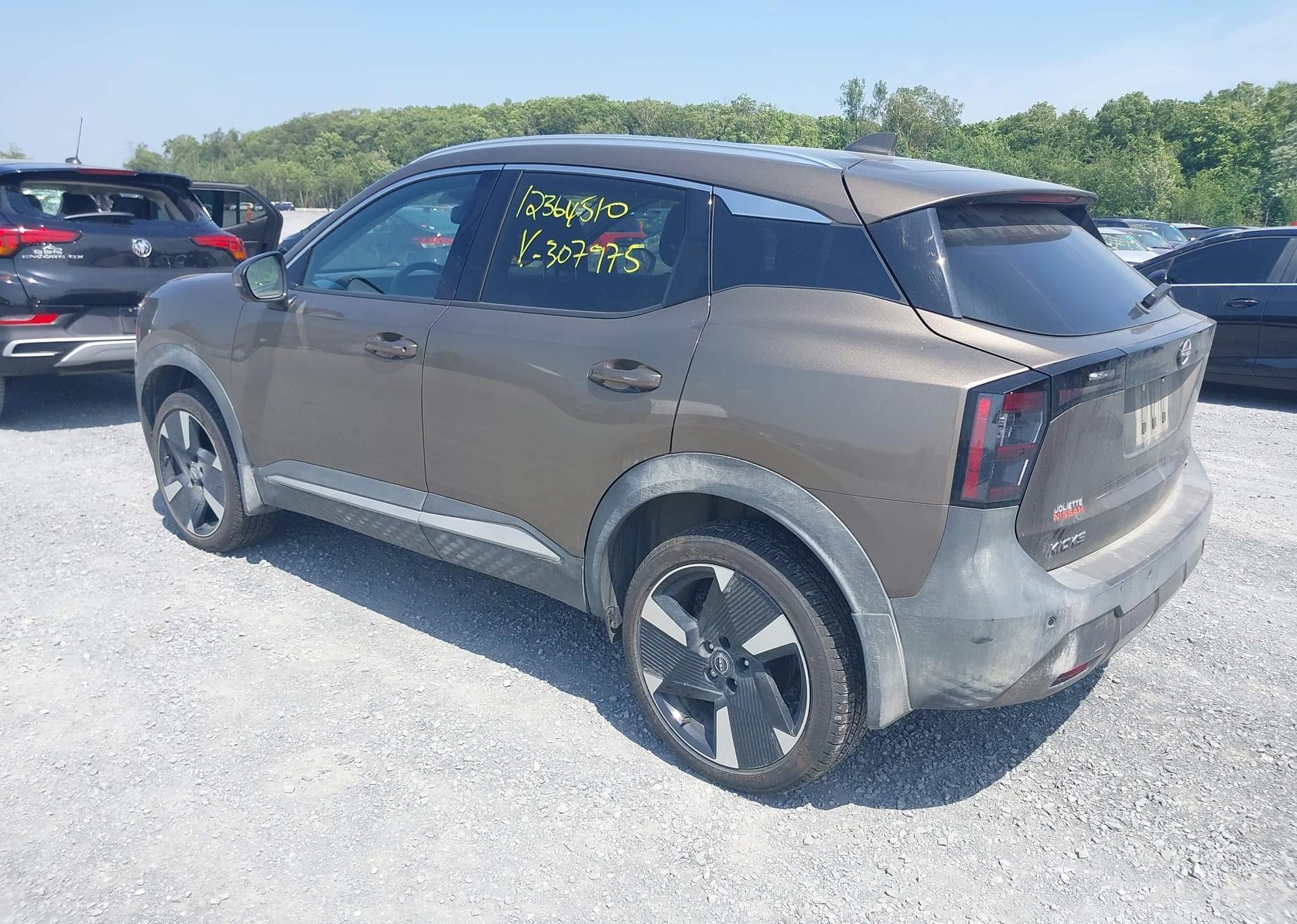2025 NISSAN KICKS SR