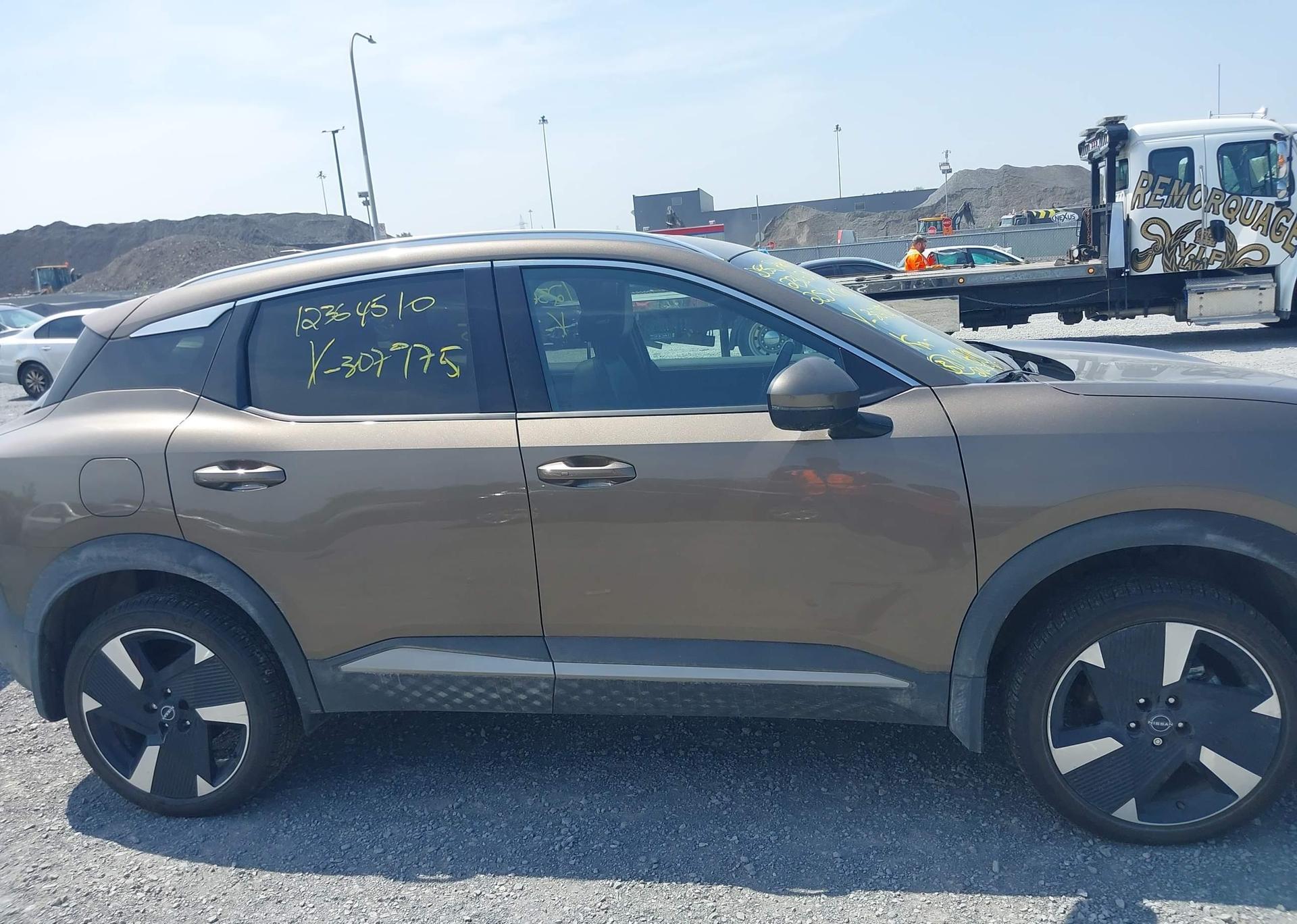 2025 NISSAN KICKS SR