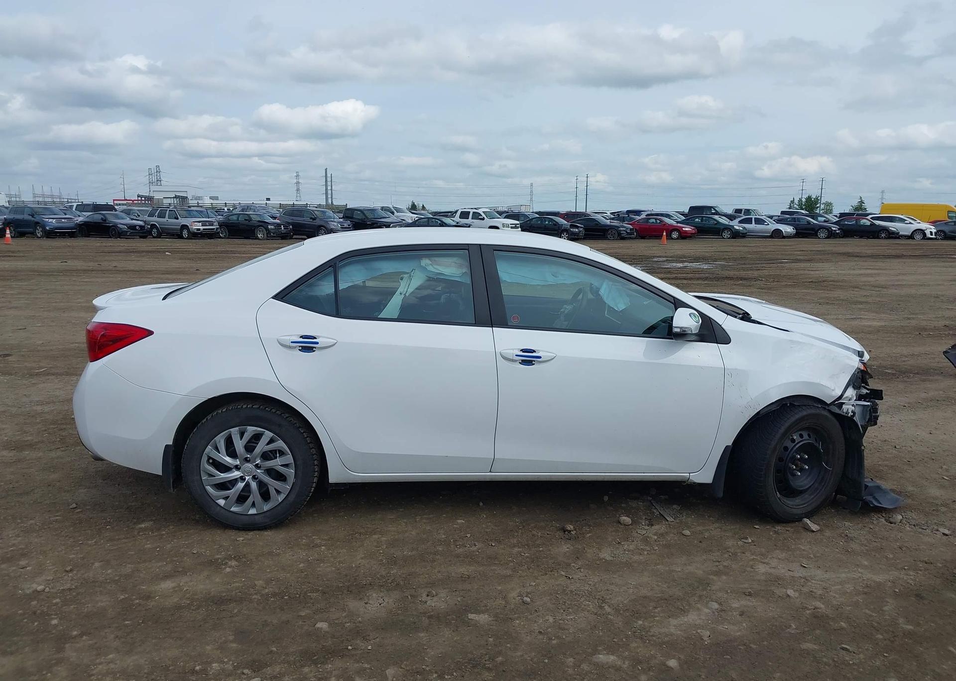 2019 TOYOTA COROLLA SE