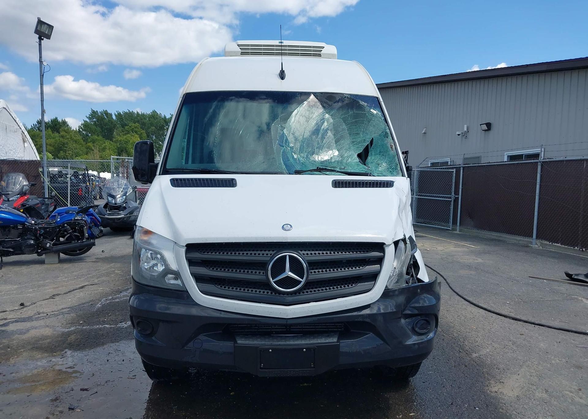 2015 MERCEDES-BENZ SPRINTER 2500 STANDARD ROOF