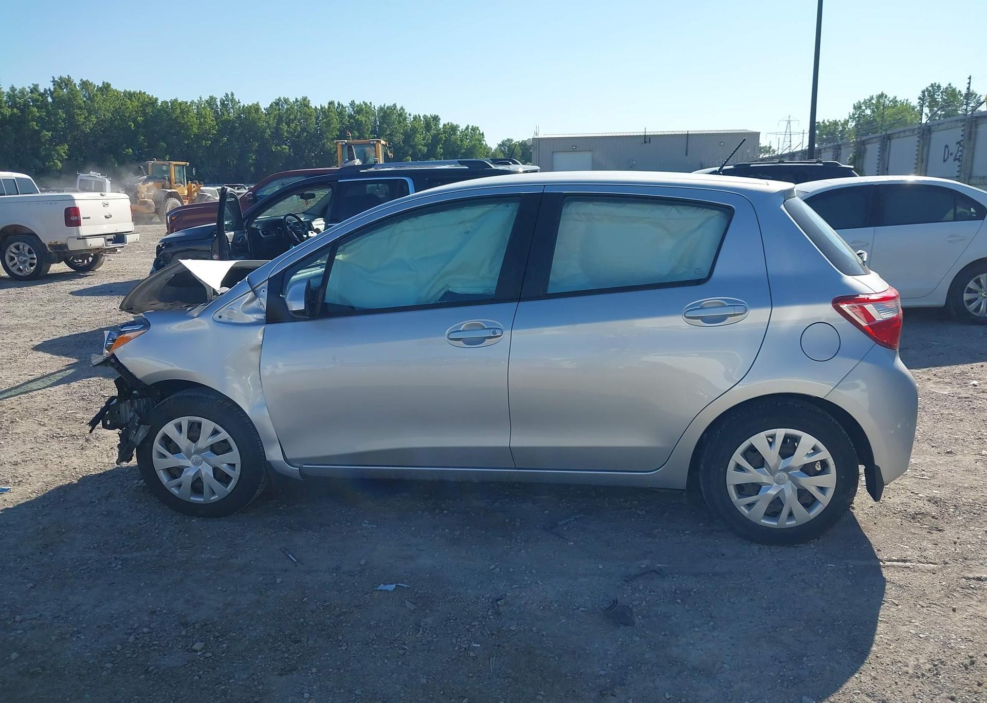 2019 TOYOTA YARIS LE