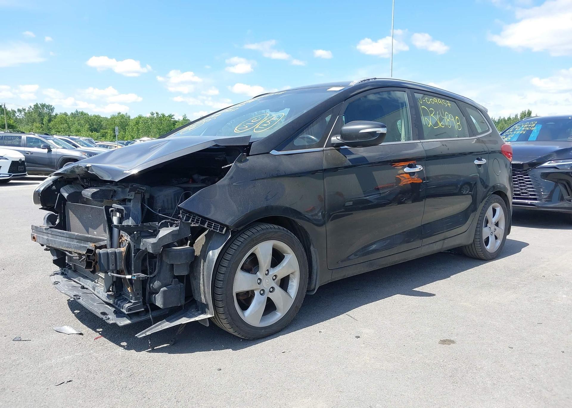 2014 KIA RONDO