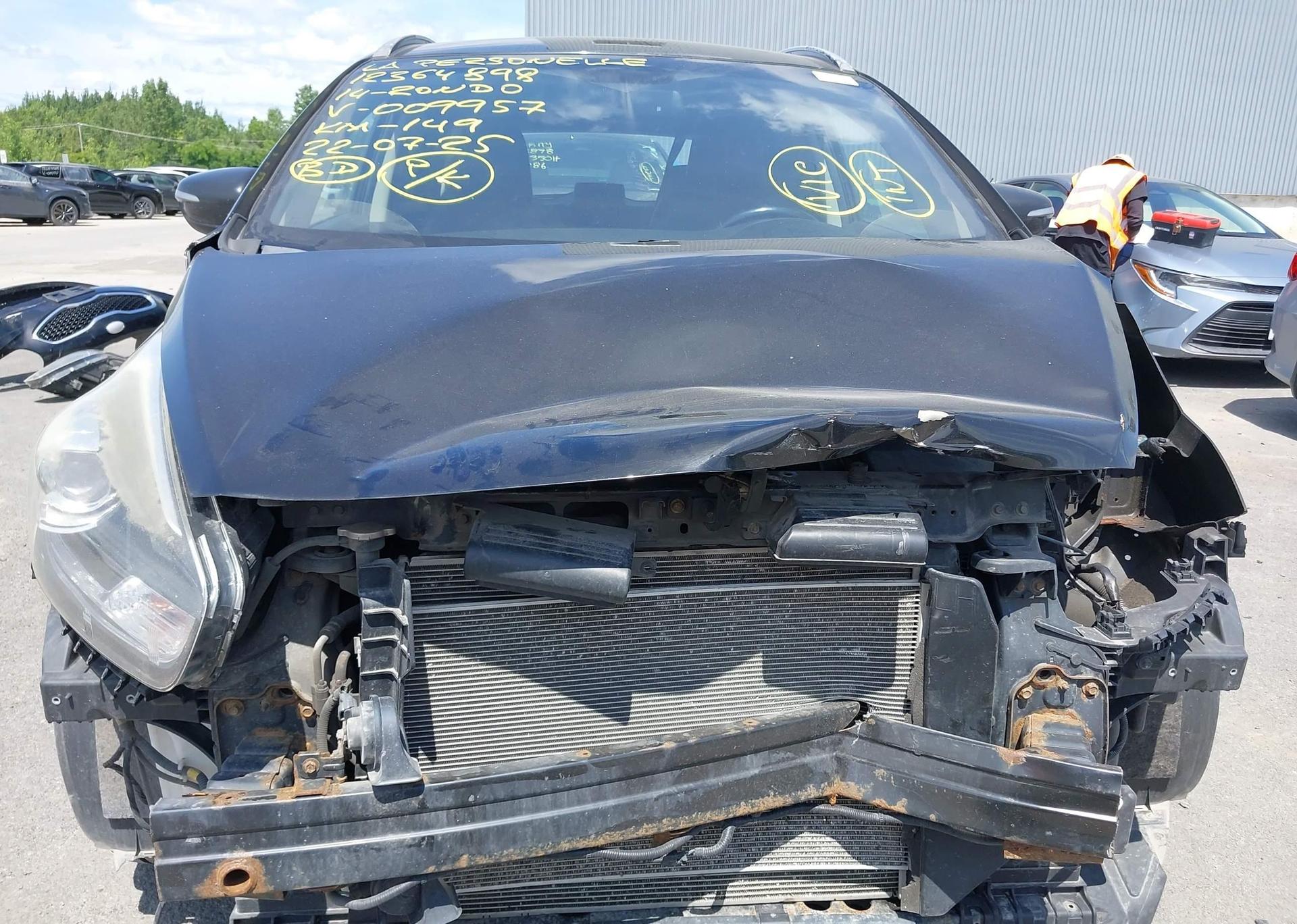 2014 KIA RONDO