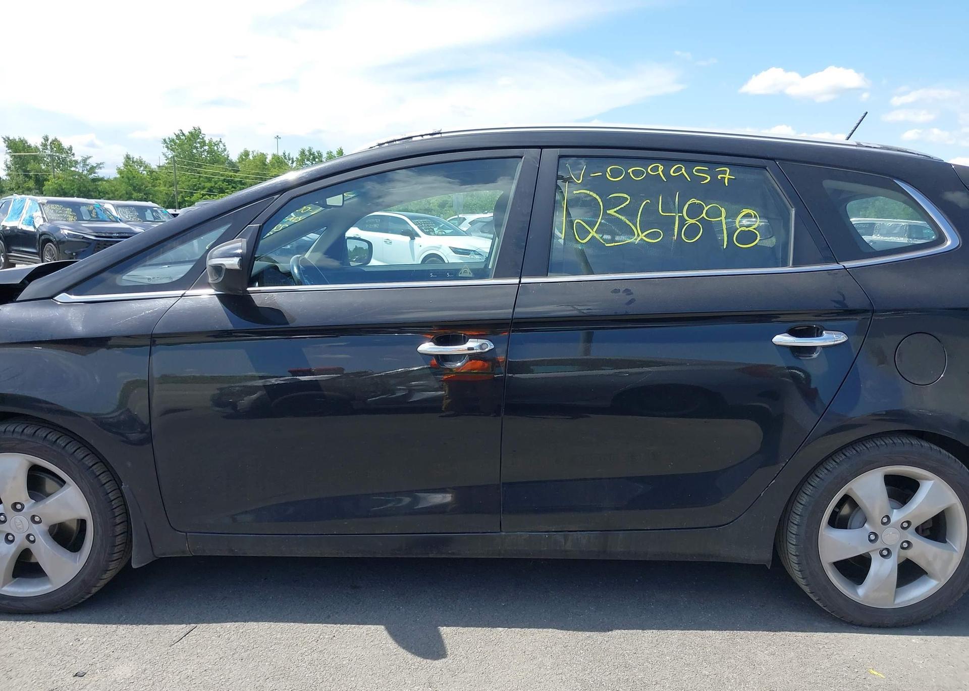 2014 KIA RONDO