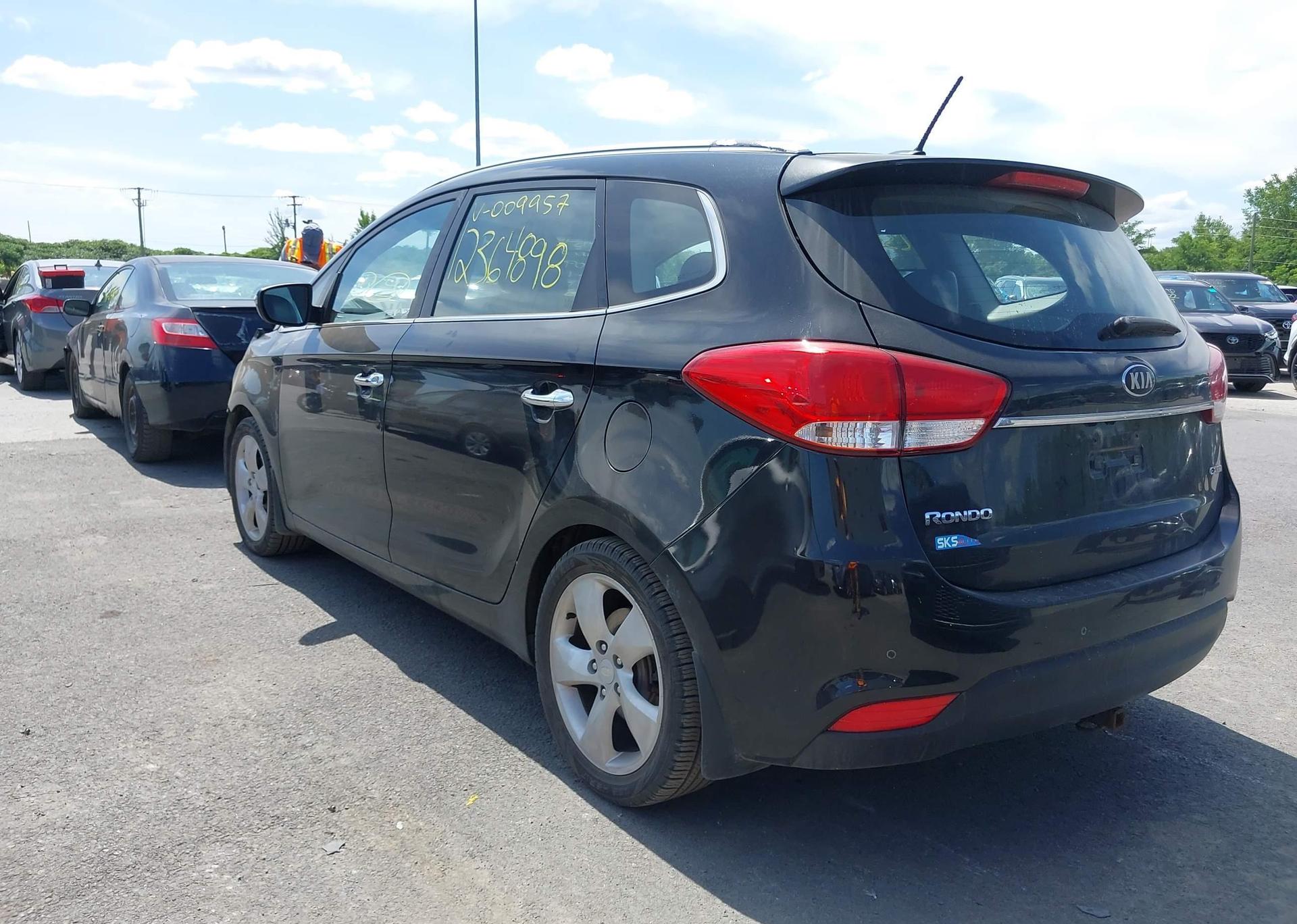 2014 KIA RONDO
