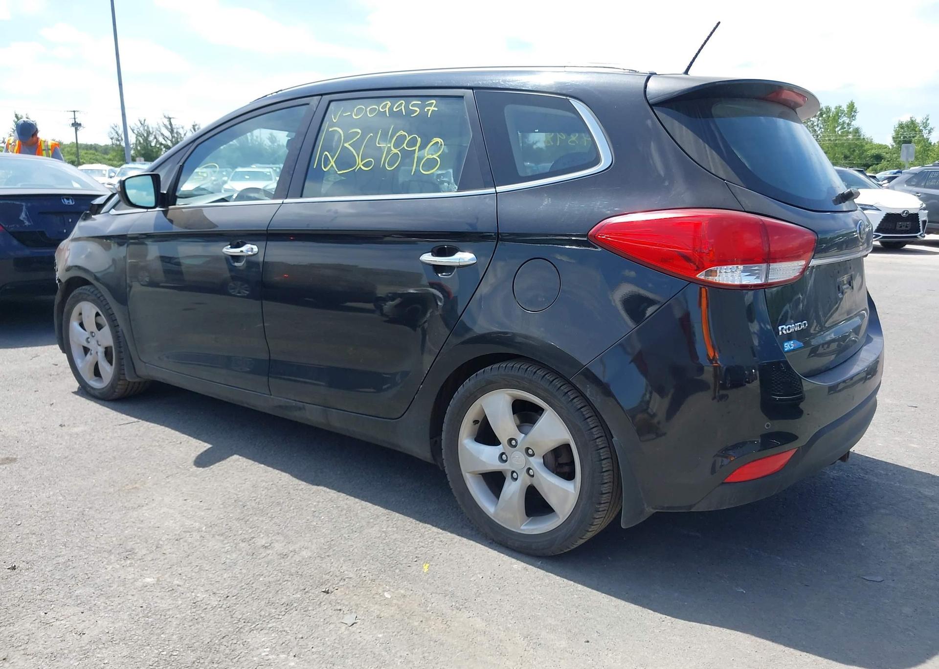 2014 KIA RONDO