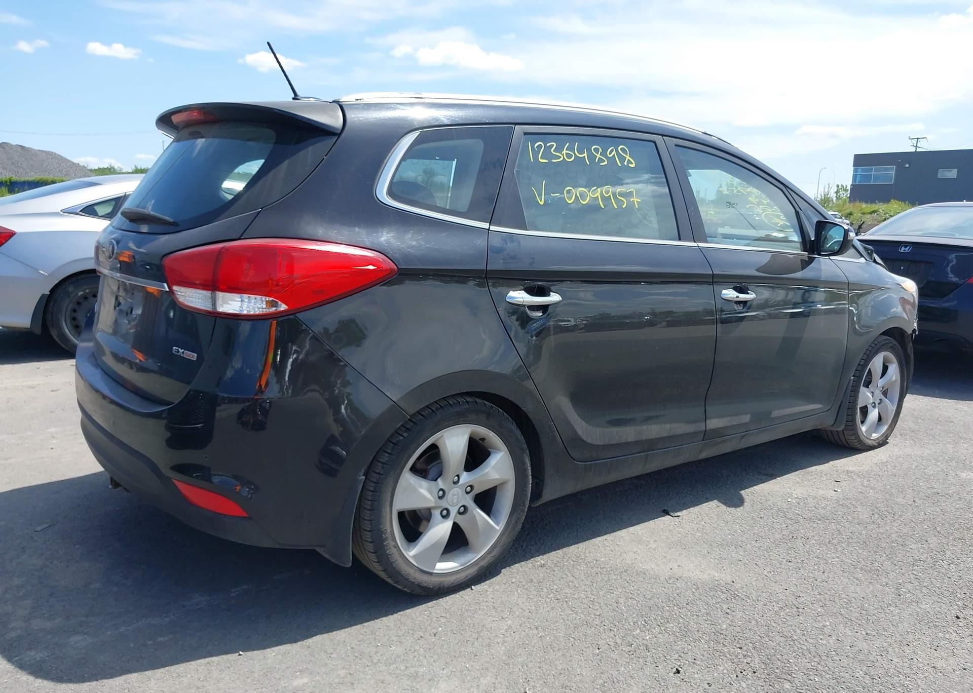 2014 KIA RONDO