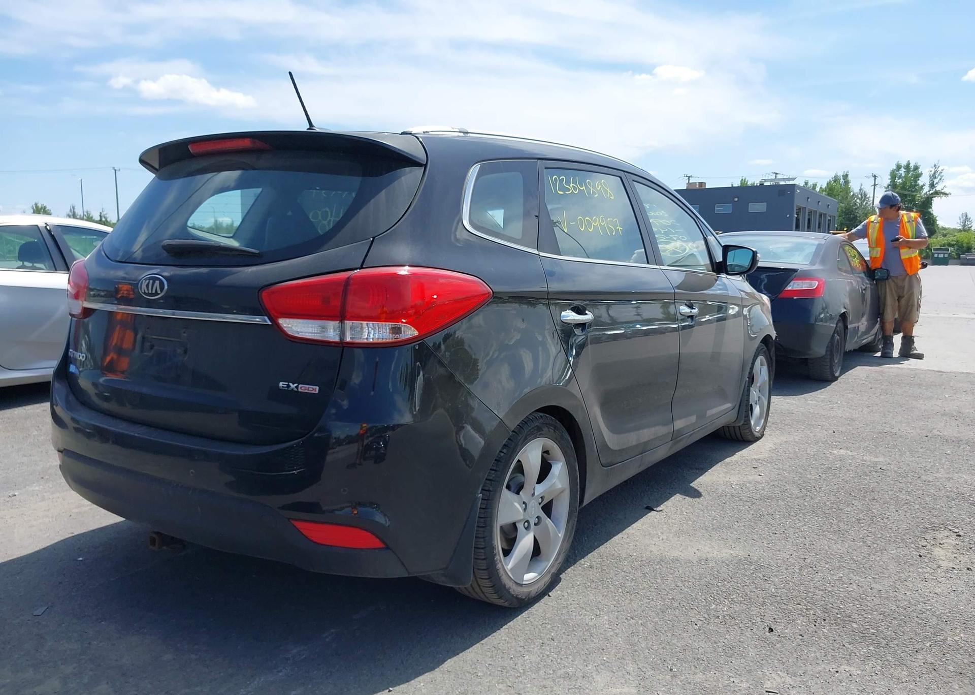 2014 KIA RONDO